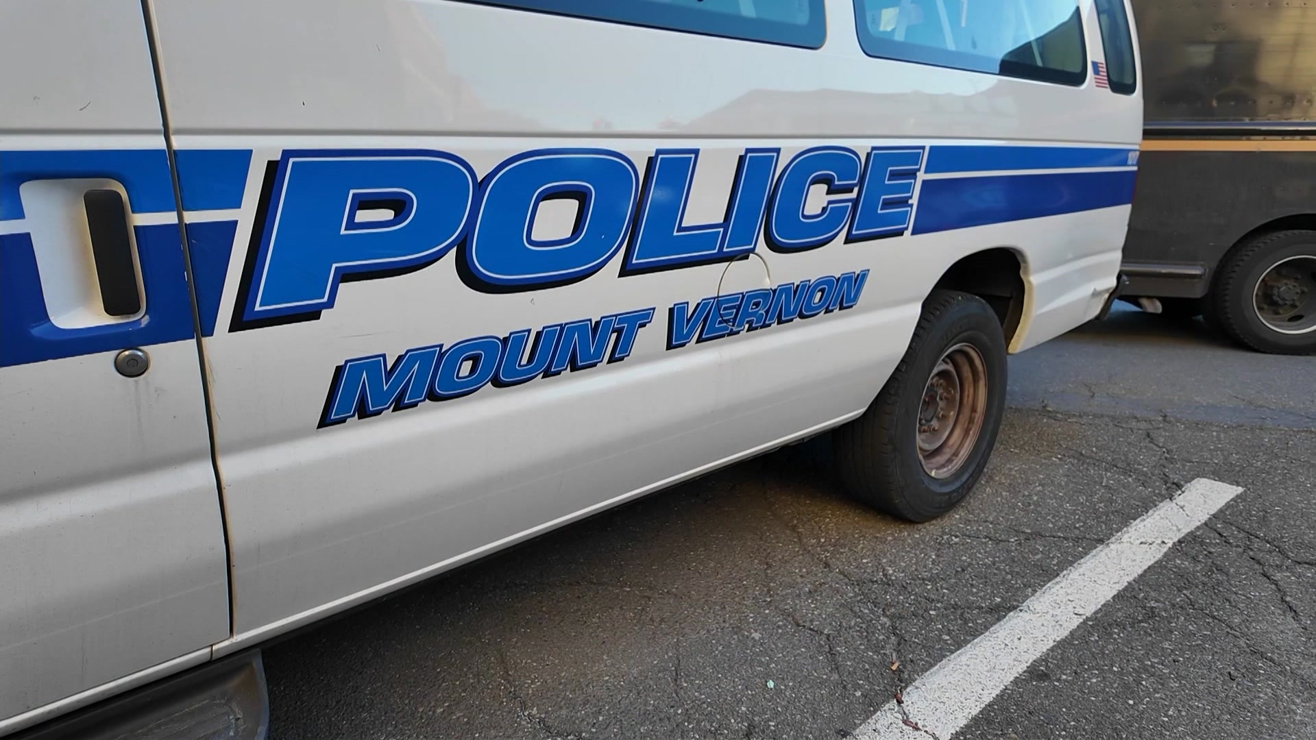 0408mtvernonpoliceofficer_2026-04-08-22-15-36