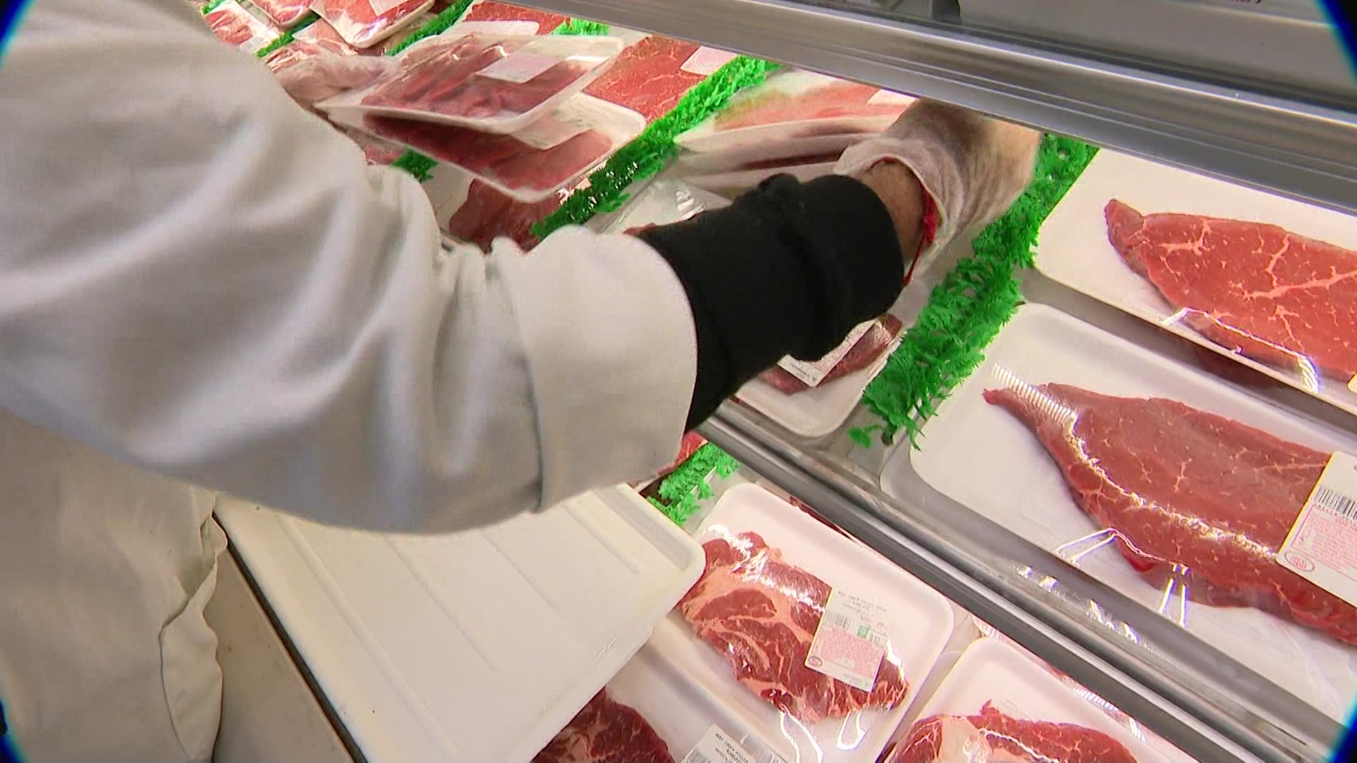 Super Bowl party inflation: Meat prices biggest 'pain point,' economist  explains