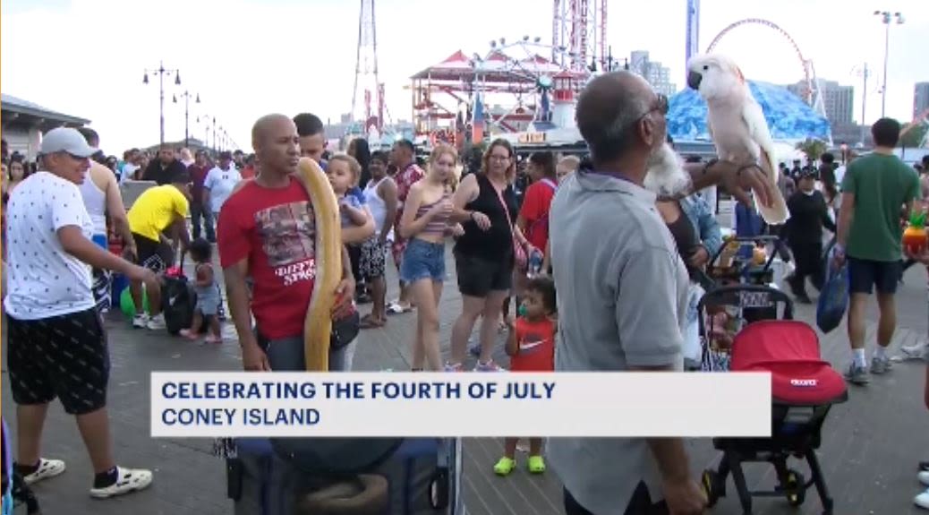 Thousands of New Yorkers gather for Coney Island fireworks