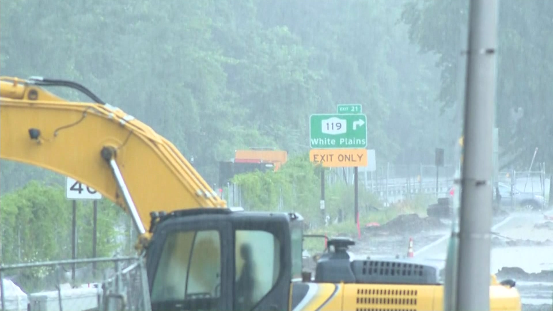 Bronx River Parkway closes due to flooding