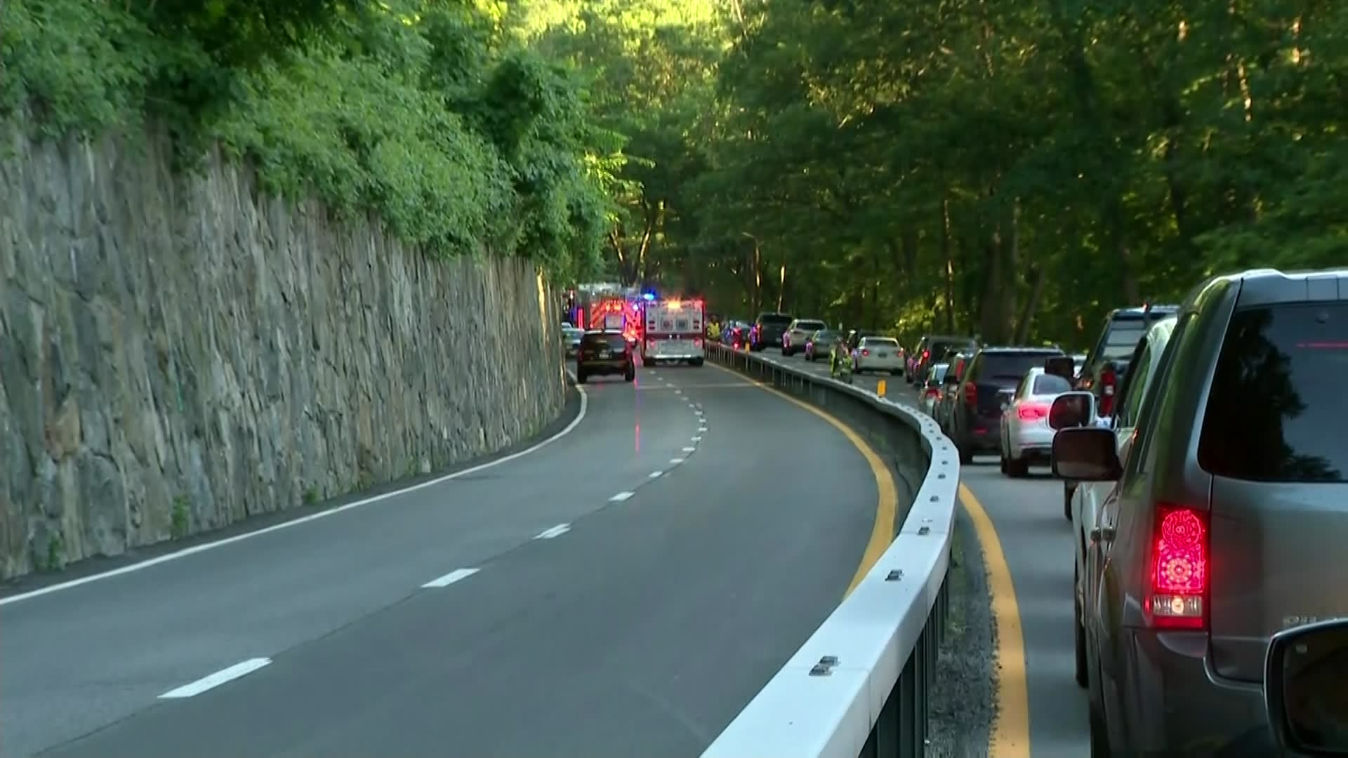 Crash snarls traffic on Taconic State Parkway