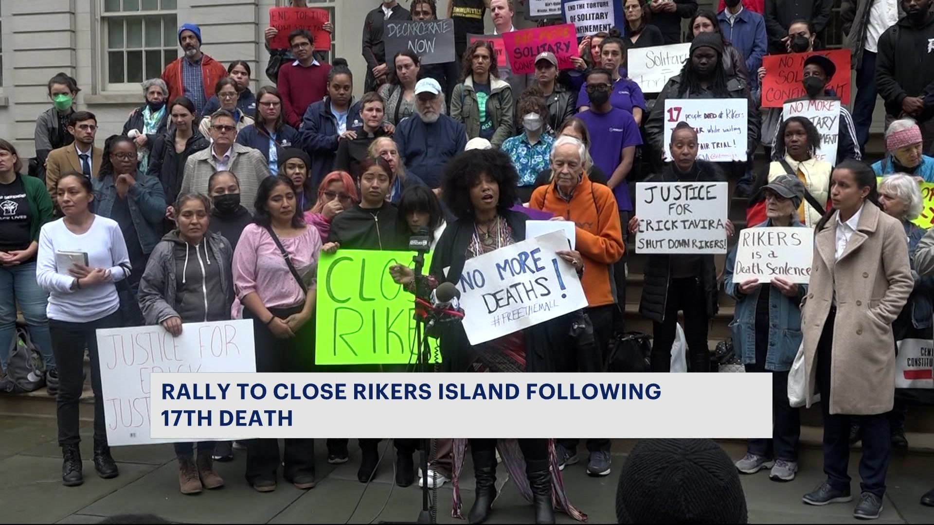 Rally to close Rikers Island held outside City Hall following inmate death over weekend