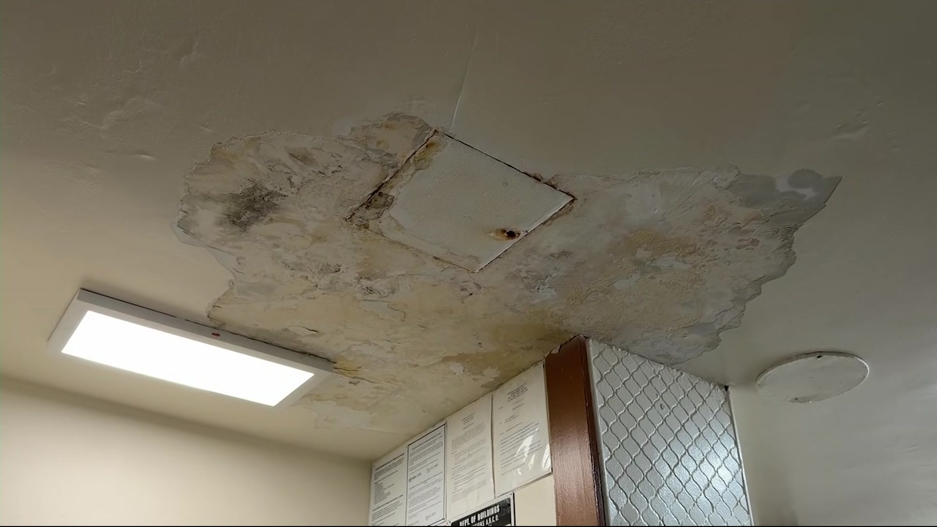 oceanpkwylobbyleakCM_2026-04-08-17-49-34