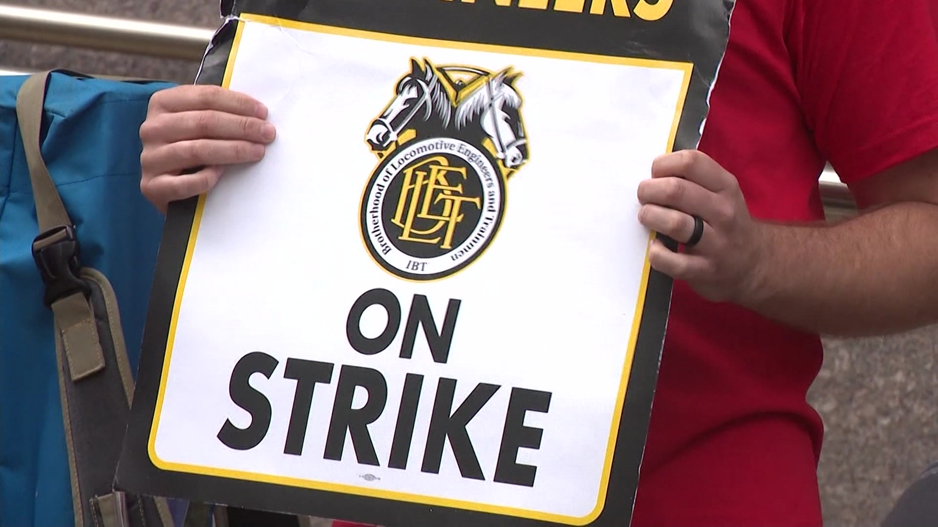 railstrikeNJ10WA_2025-05-16-22-12-36