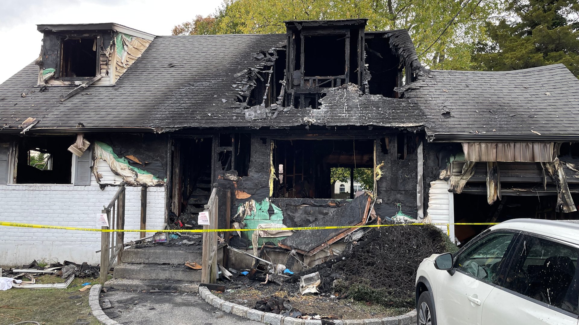 Suffolk Police West Islip House Fire Kills 2 Brothers Injures Parents Suffolk police west islip house fire kills 2 brothers injures parents