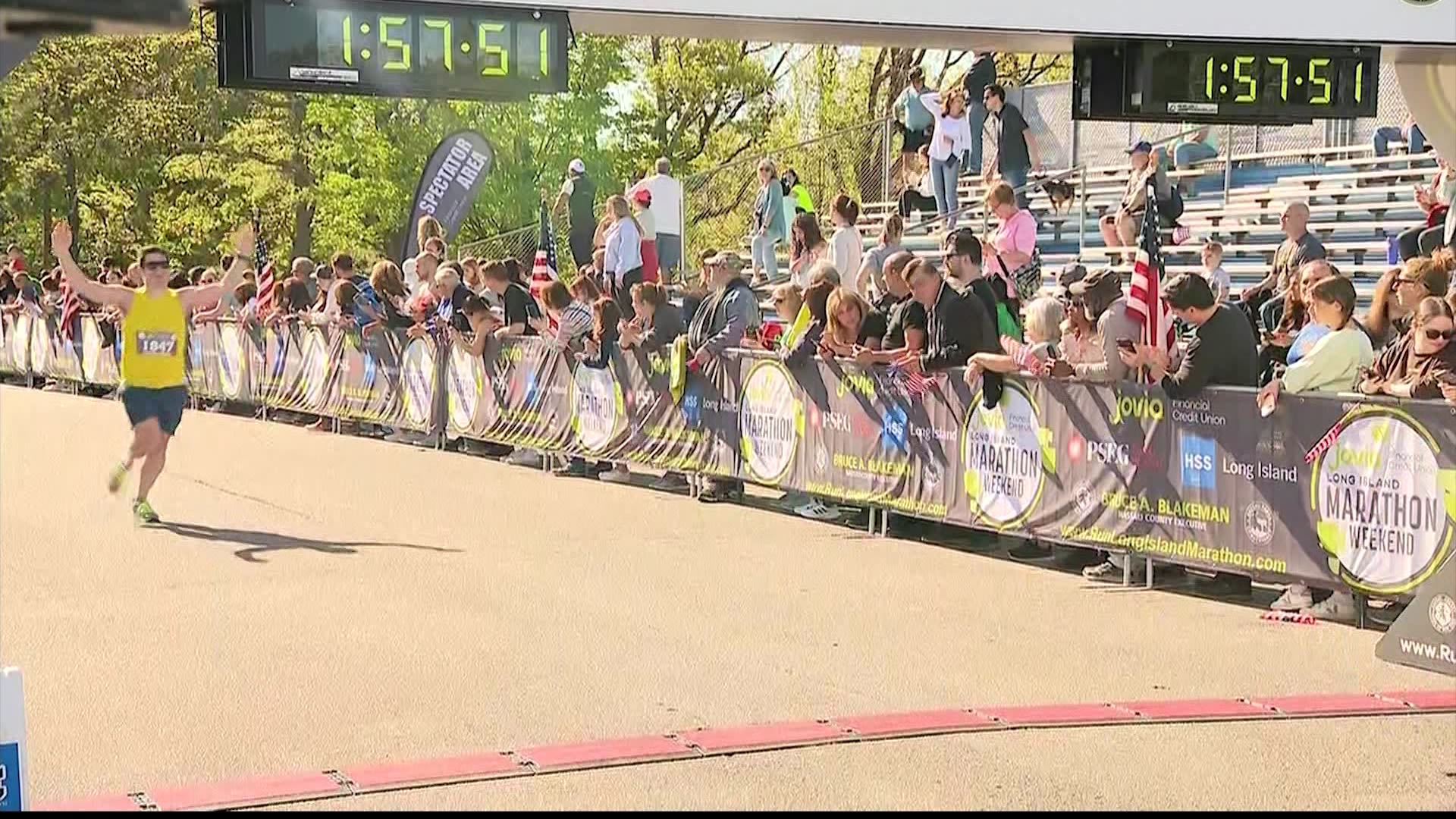 Hundreds of runners take part in Long Island Marathon at Eisenhower Park