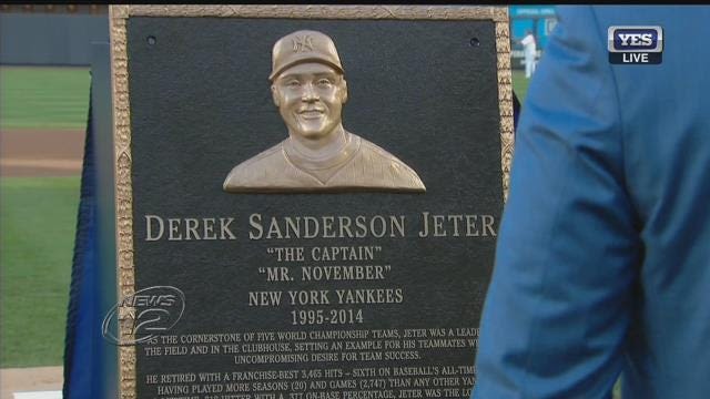 Yankees retire Posada's No. 20 in Monument Park