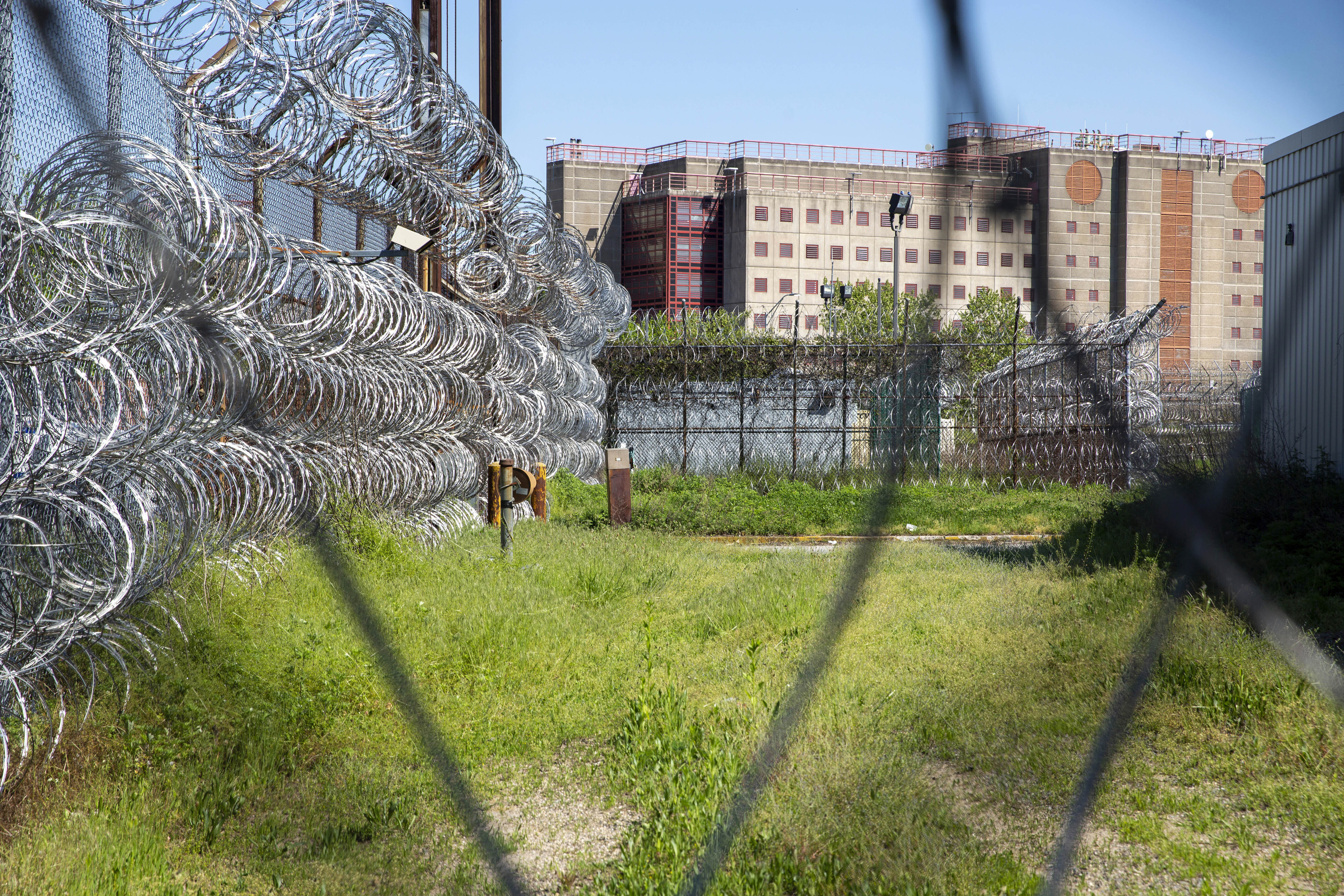 3 NYC corrections officers suspended following death of man incarcerated at Rikers Island
