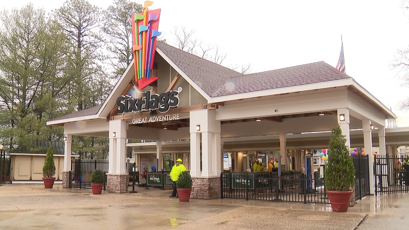 six flags great adventure entrance