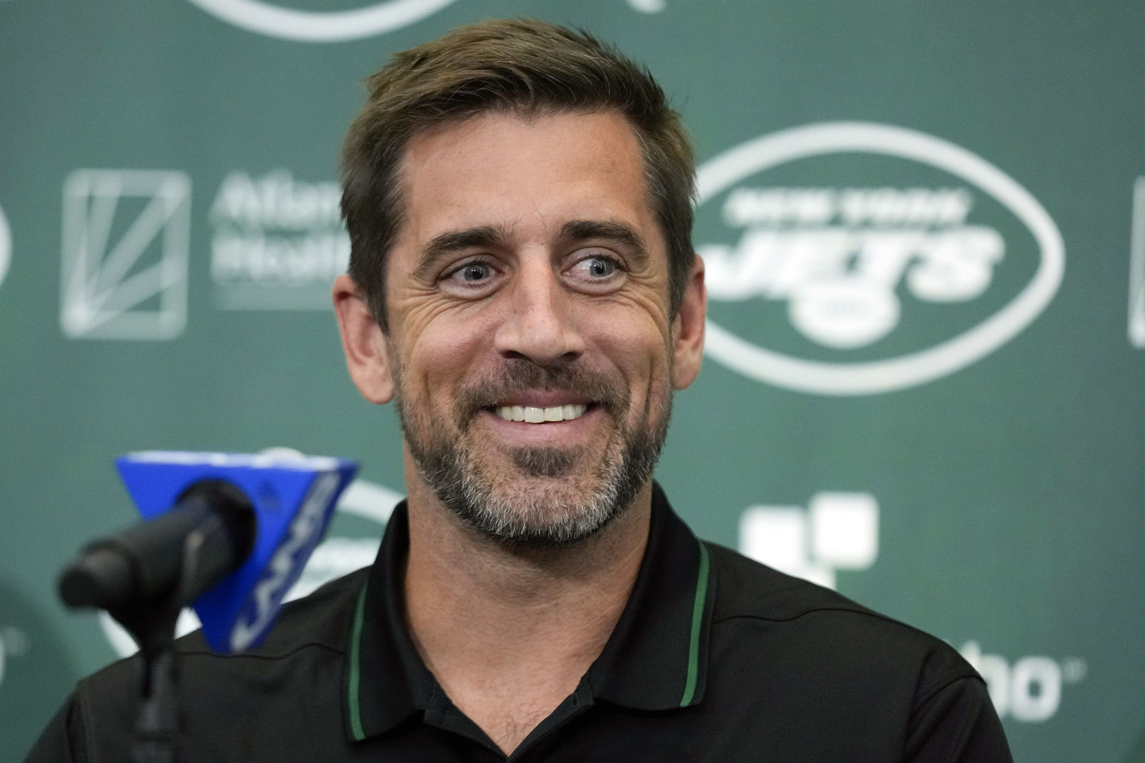 Aaron Rodgers takes a pay cut and agrees to a 2-year, $75 million deal with  the Jets, AP source says