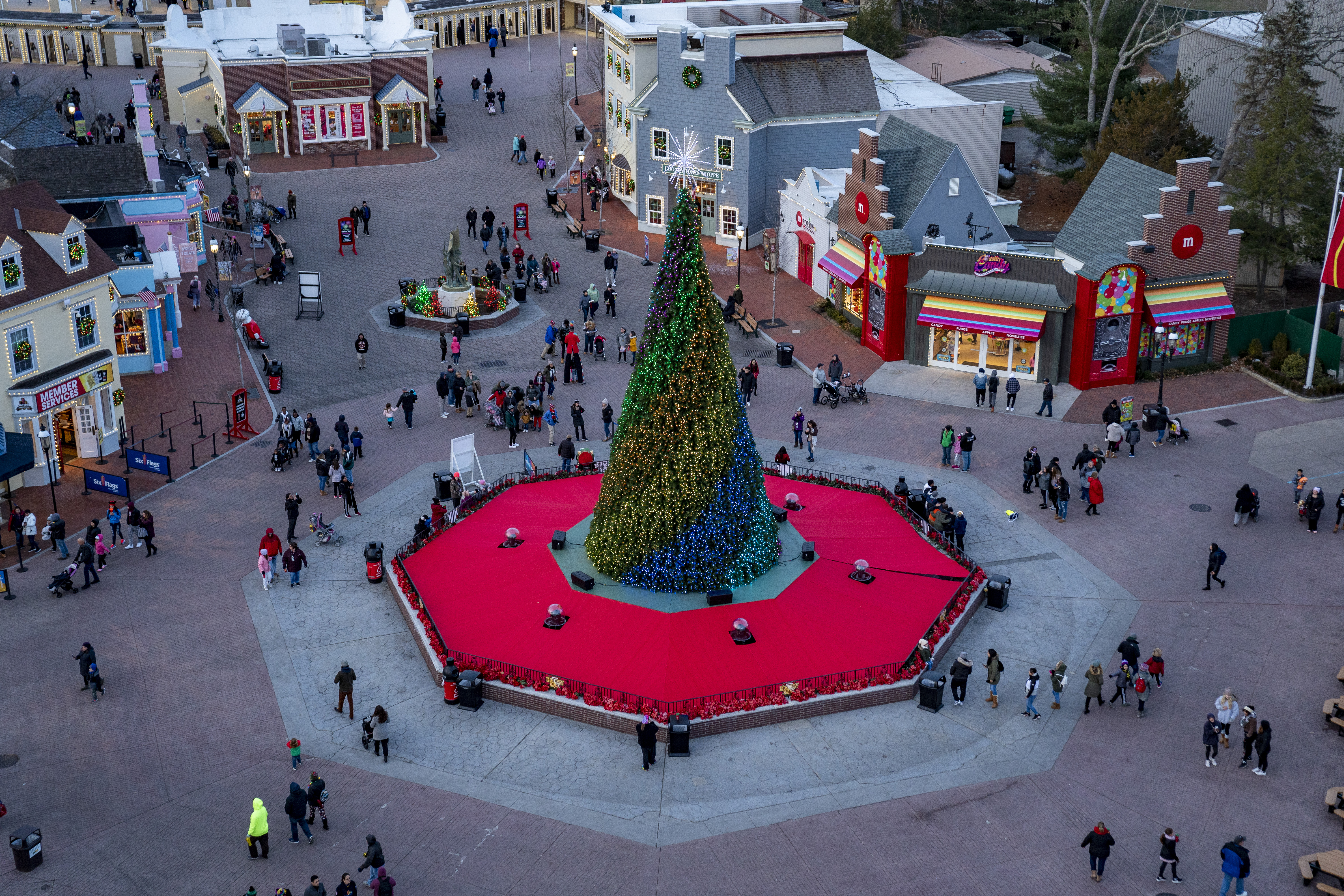 News 12 | Brooklyn | Great Adventure Will Deck The Halls This Year