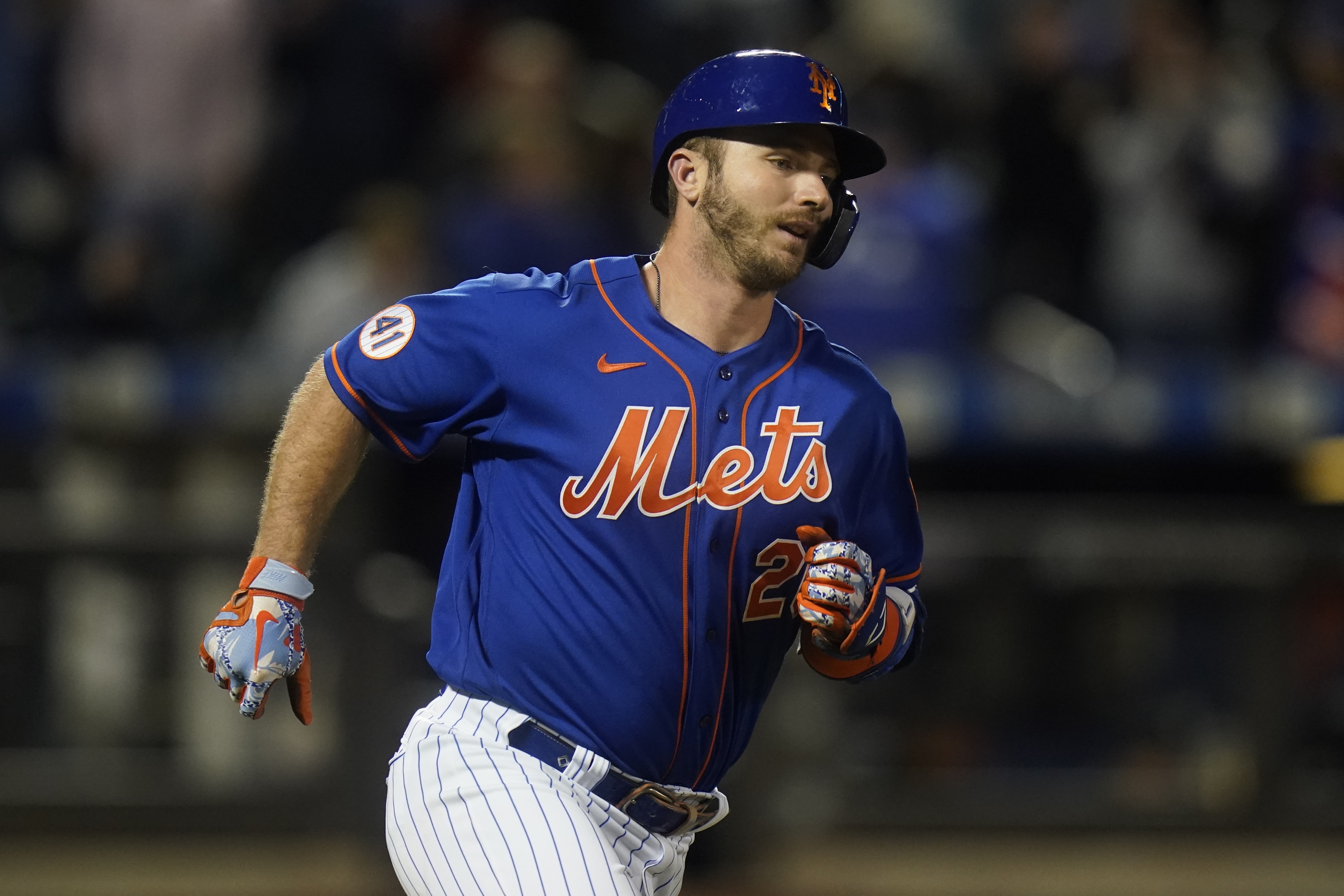 Pete Alonso's wife shares players car crash video