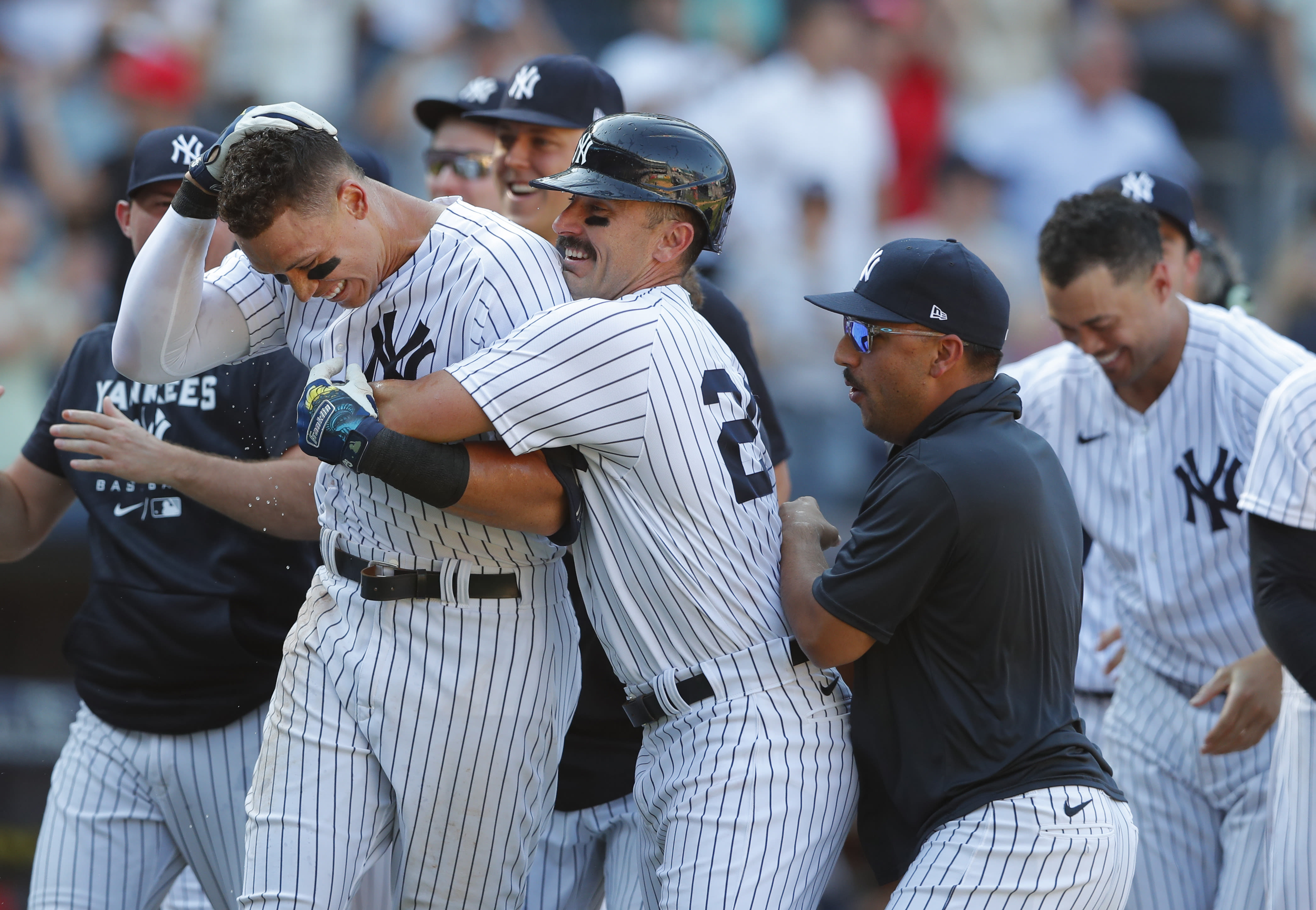 Yankees drop doubleheader in Houston