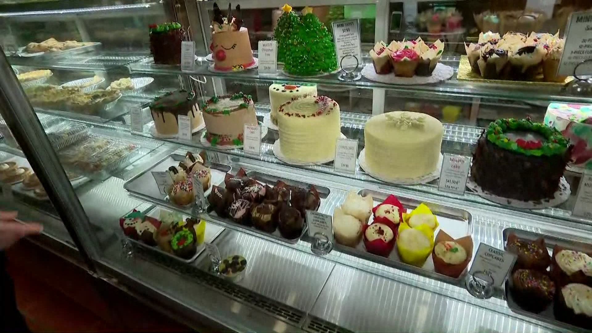 Cake chaos! Tarrytown bakery working around the clock to meet holiday