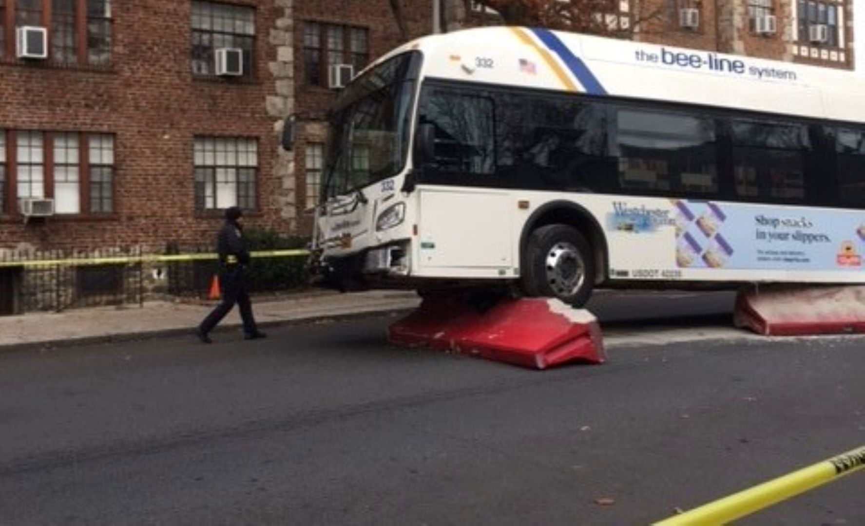 bee-line-bus-crash-crashes-into-barriers-on-busy-pelham-street