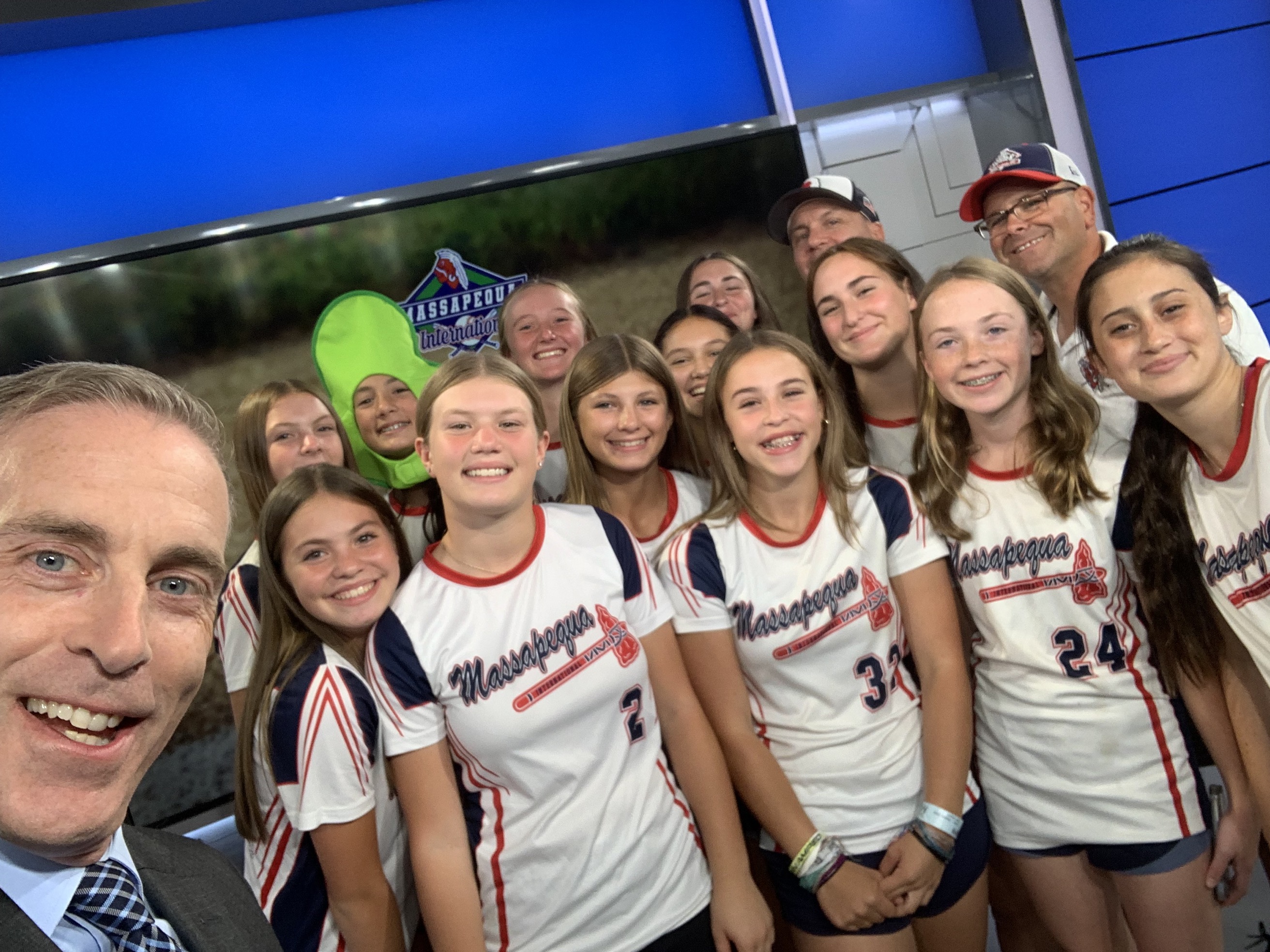 Mets honor Massapequa Little League Softball World Series