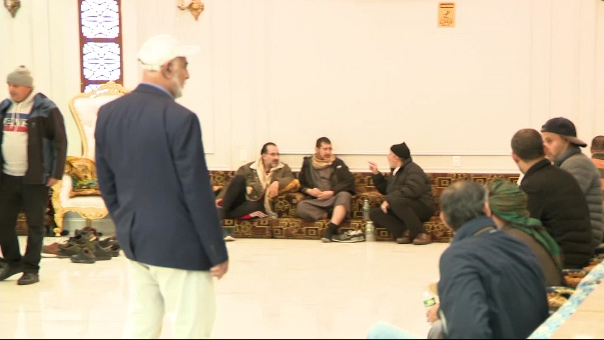 Bronx residents gather to mourn victims lost in Quimby Avenue fire