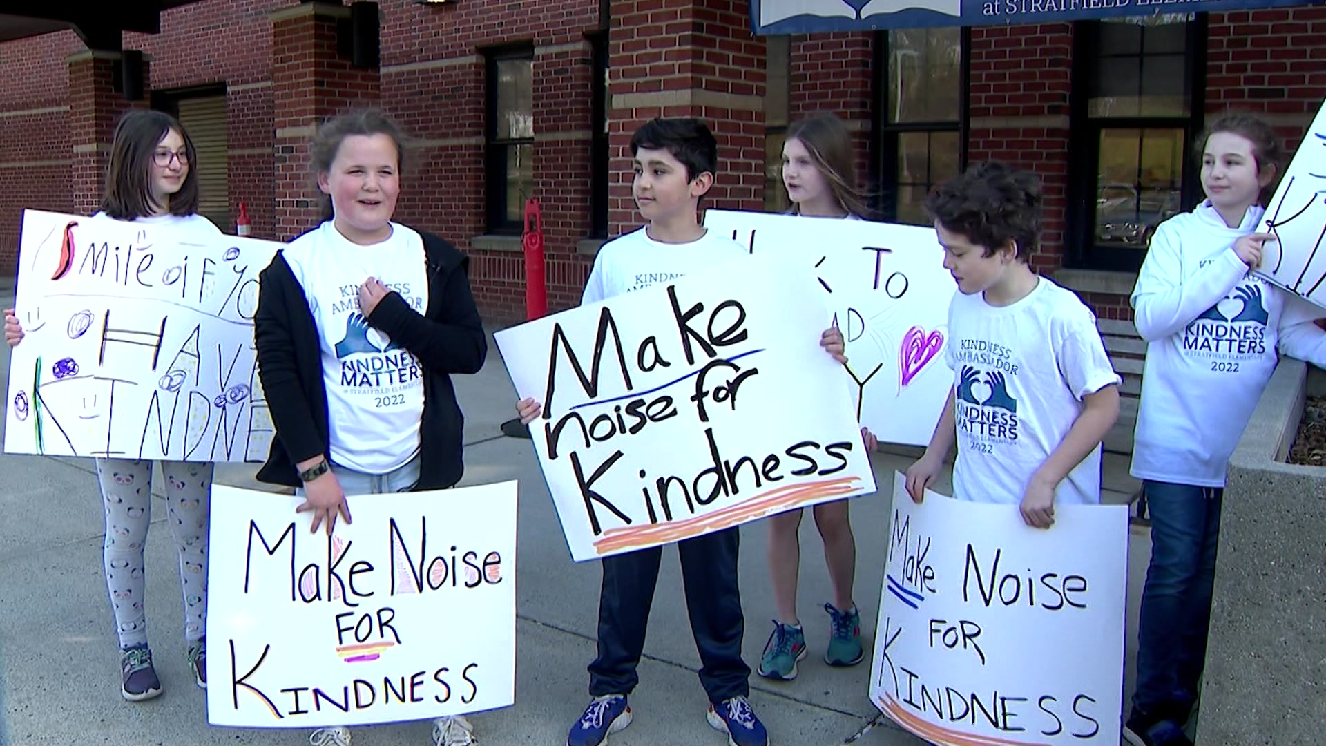 Stratfield School students make small gestures in hope of big impact