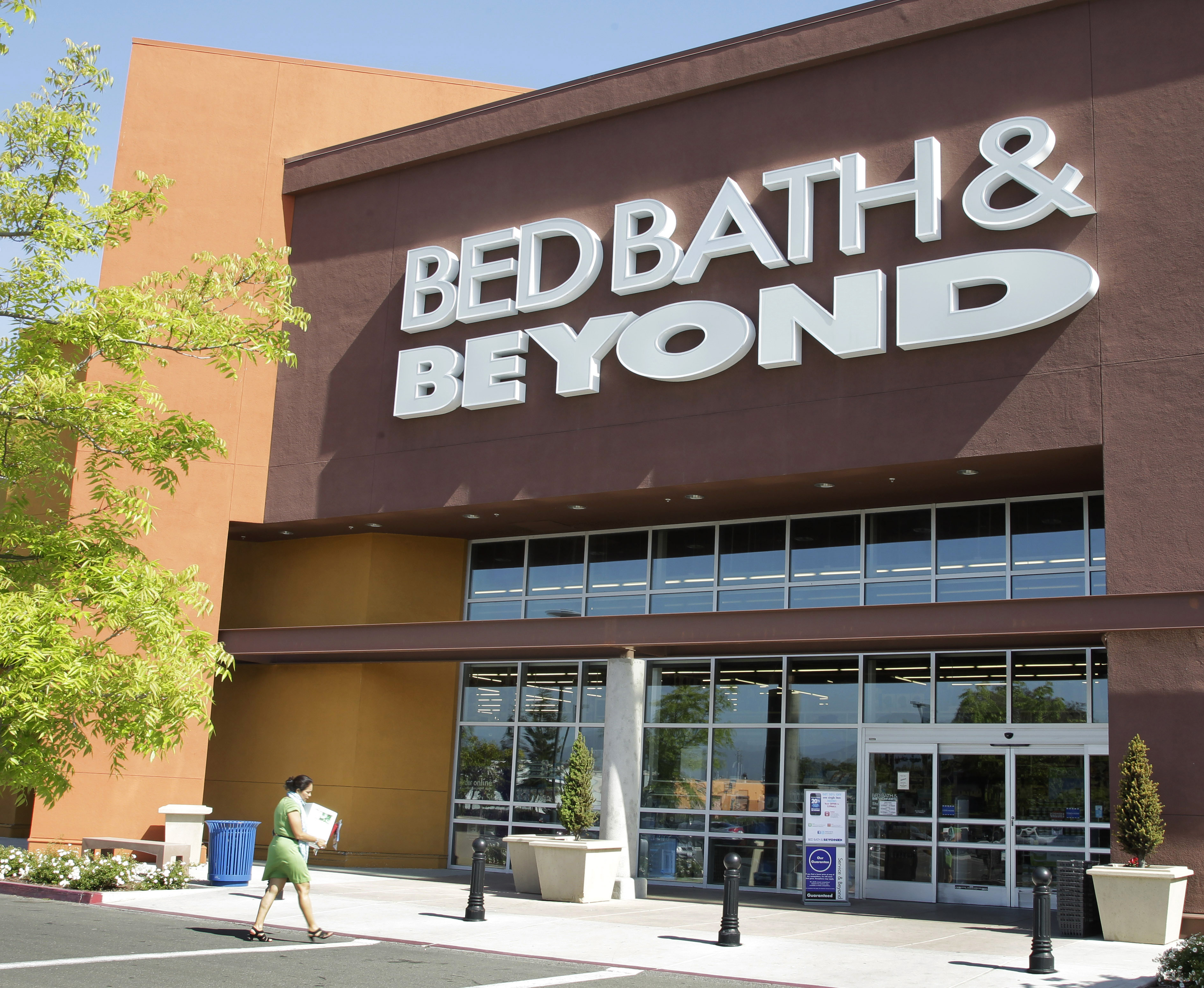 Bed Bath & Beyond lives on!(line) after Overstock.com buys rights