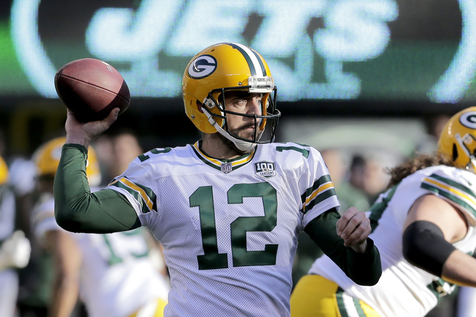 AP source: Jets agree on deal to acquire Aaron Rodgers