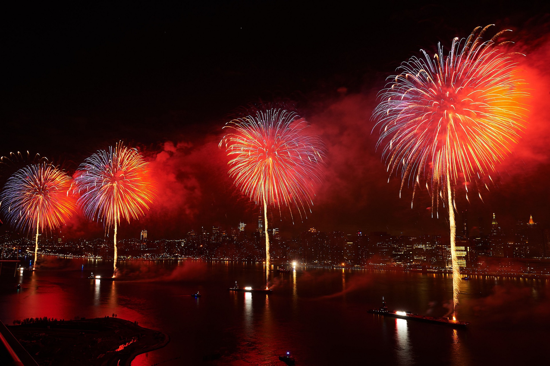 Guide Fireworks in the Hudson Valley