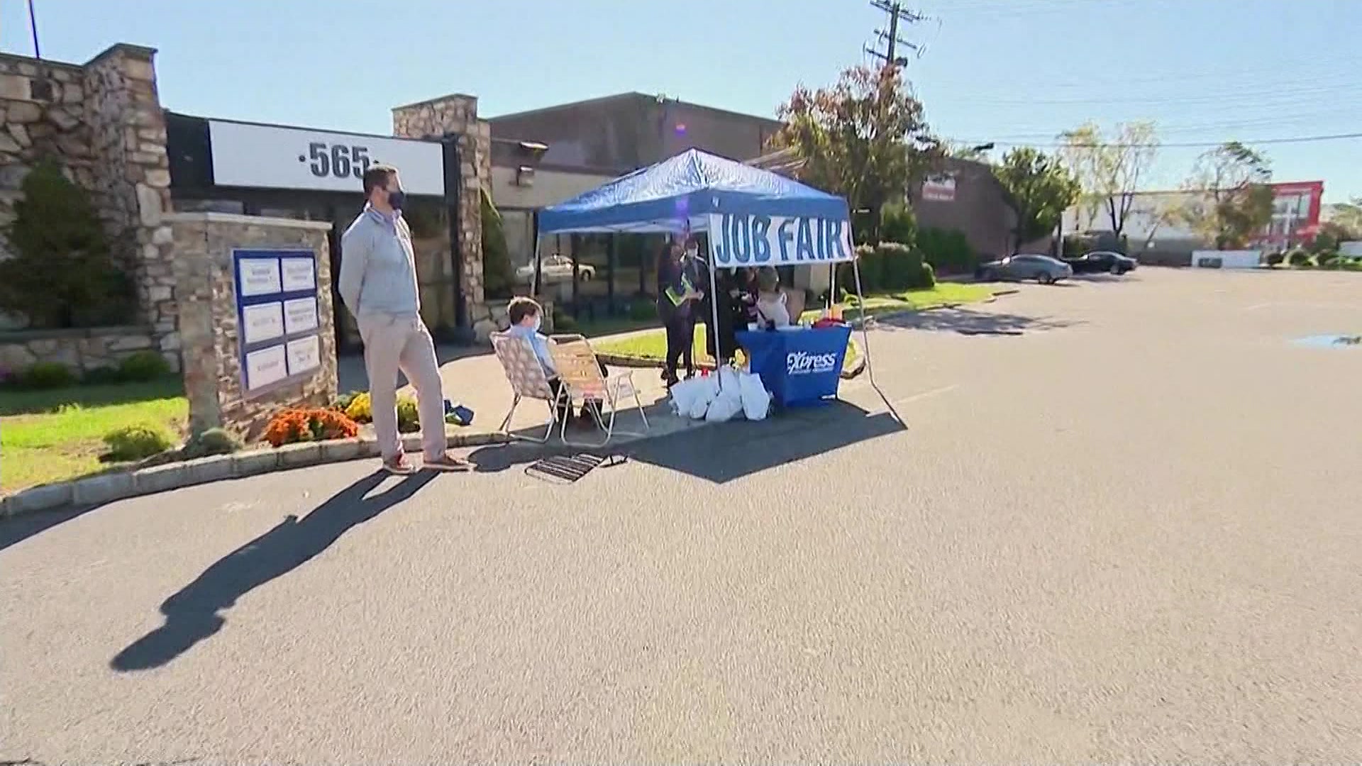 Socially distanced Farmingdale drivethru job fair aims to help people