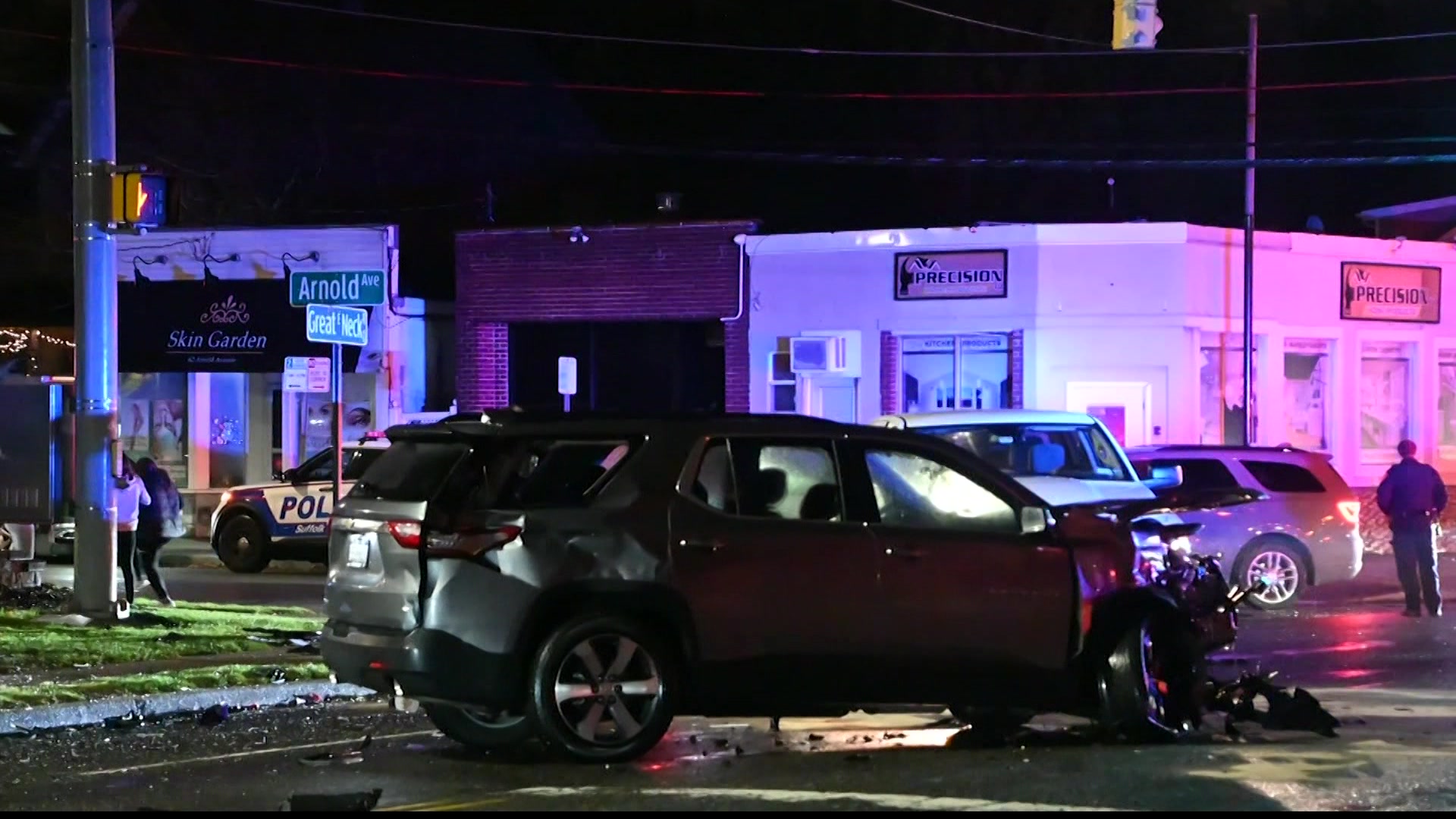 2 Injured Following A Crash With A Police Car In West Babylon | Flipboard