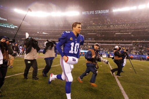 NY Giants induct Eli Manning into Ring of Honor, retire jersey No. 10