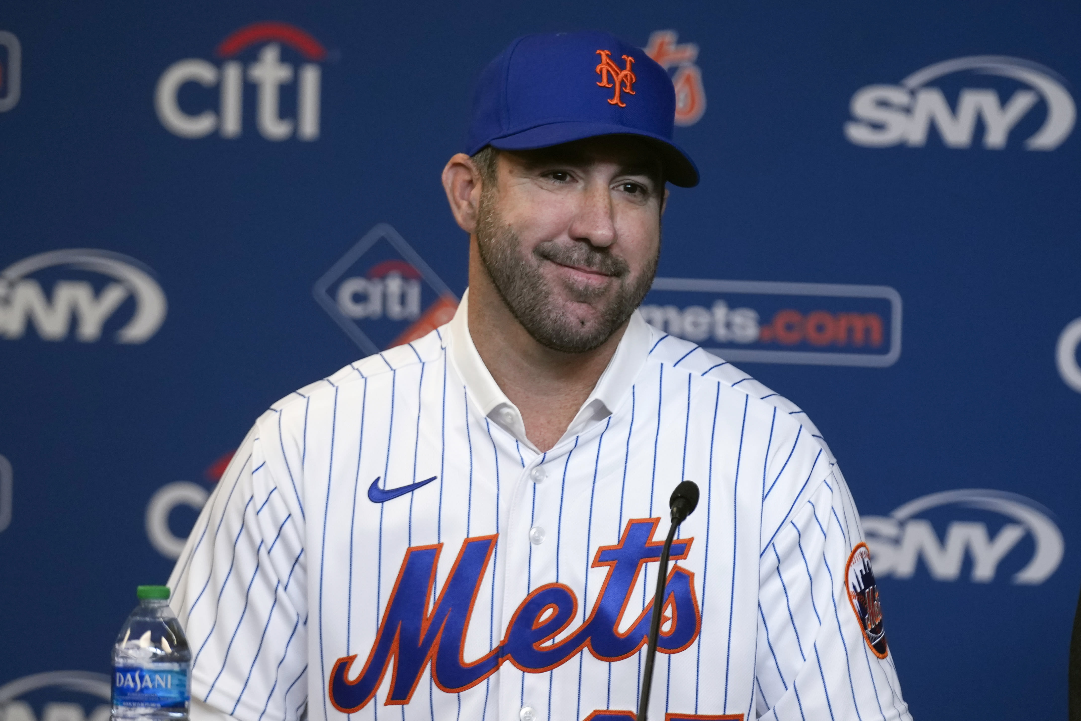 Mets place Verlander on IL with muscle strain on opening day