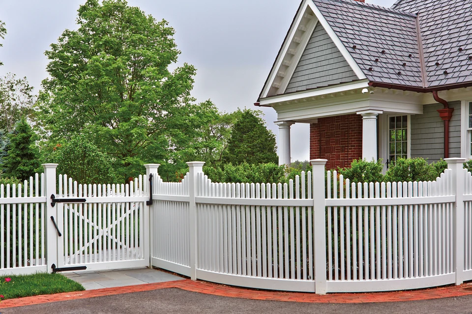 Radius Chestnut Hill Fence with Annisquam Scallop 3 32