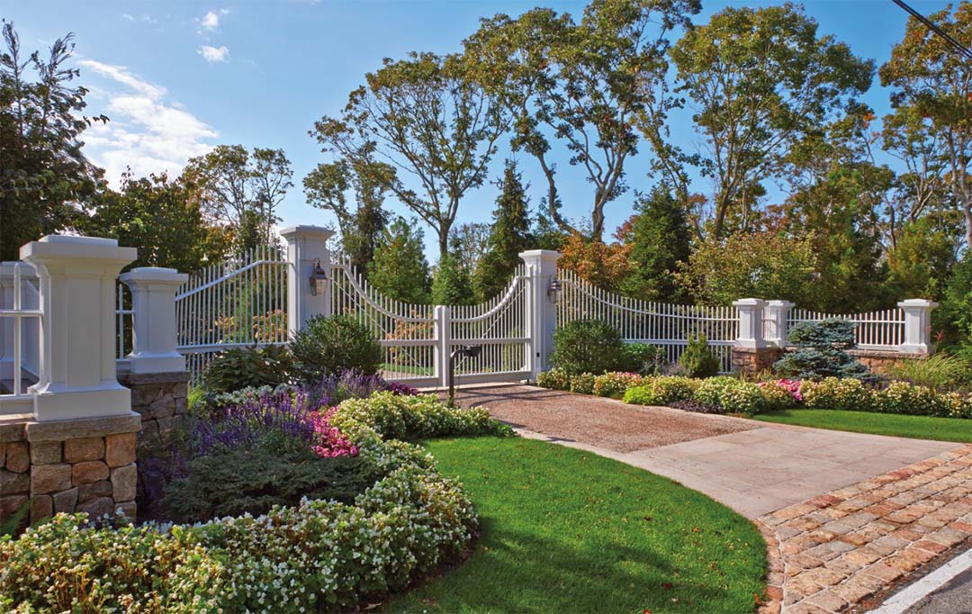 Landscape Fence Ideas and Gates - Landscaping Network