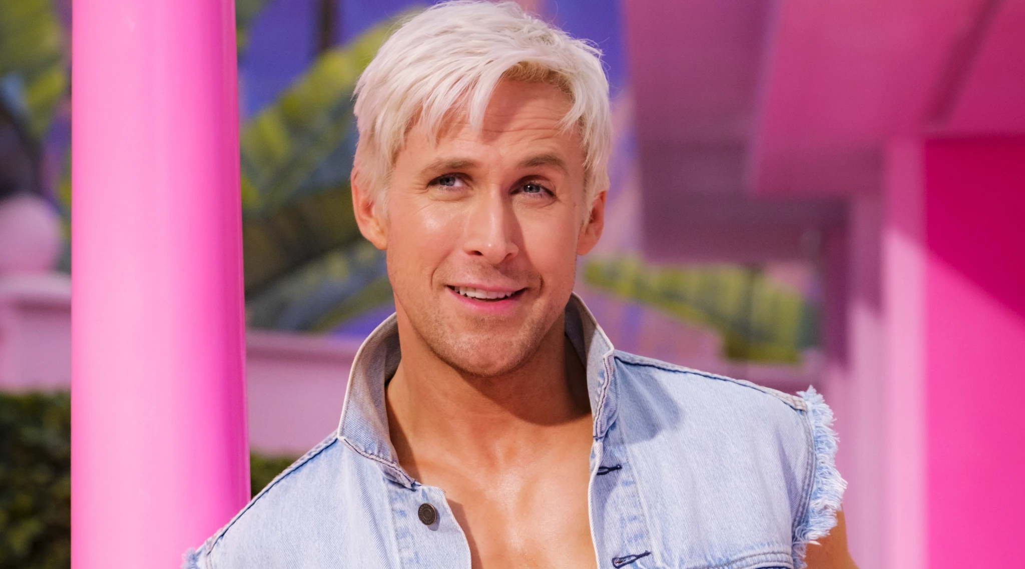 Ryan Gosling Looks Unreal as Ken in 'Barbie' First Look Photo