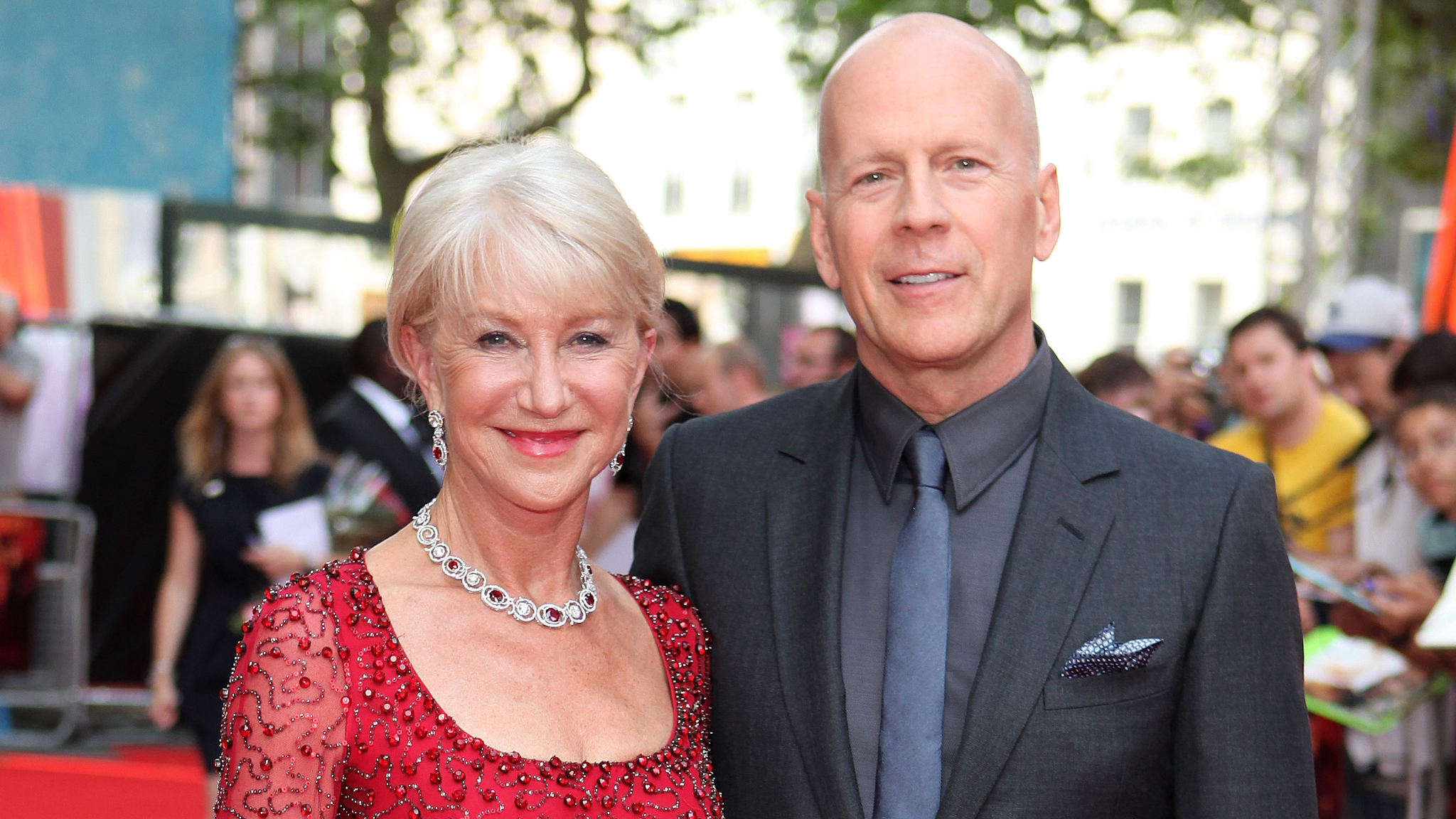 Helen Mirren Recalls Former Co-Star Bruce Willis 'Taught Me a Lot About  Acting' 