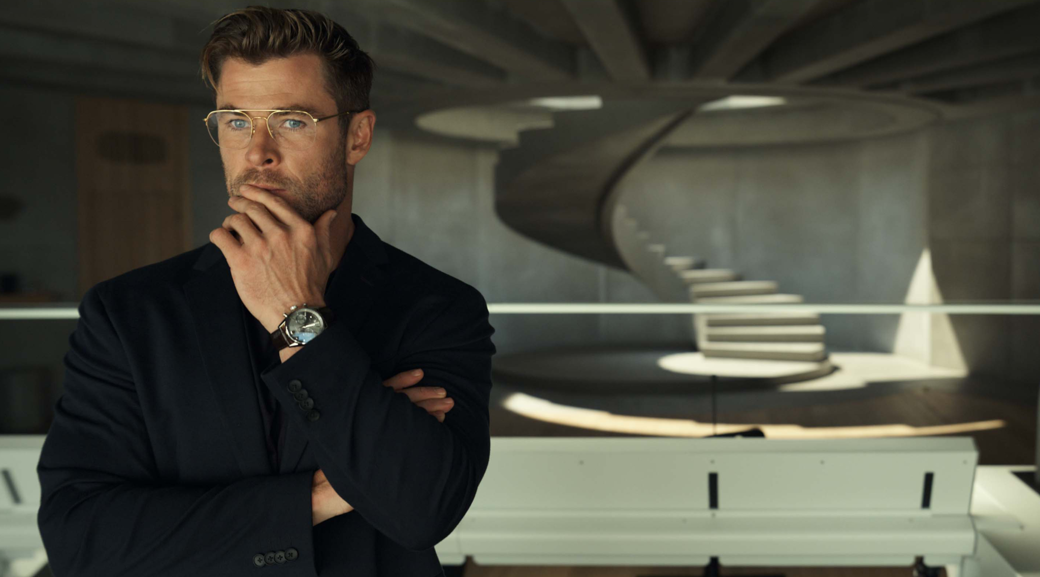 Chris Hemsworth Goes Full Mad Scientist in the First Trailer for Sci-Fi Flick 'Spiderhead'