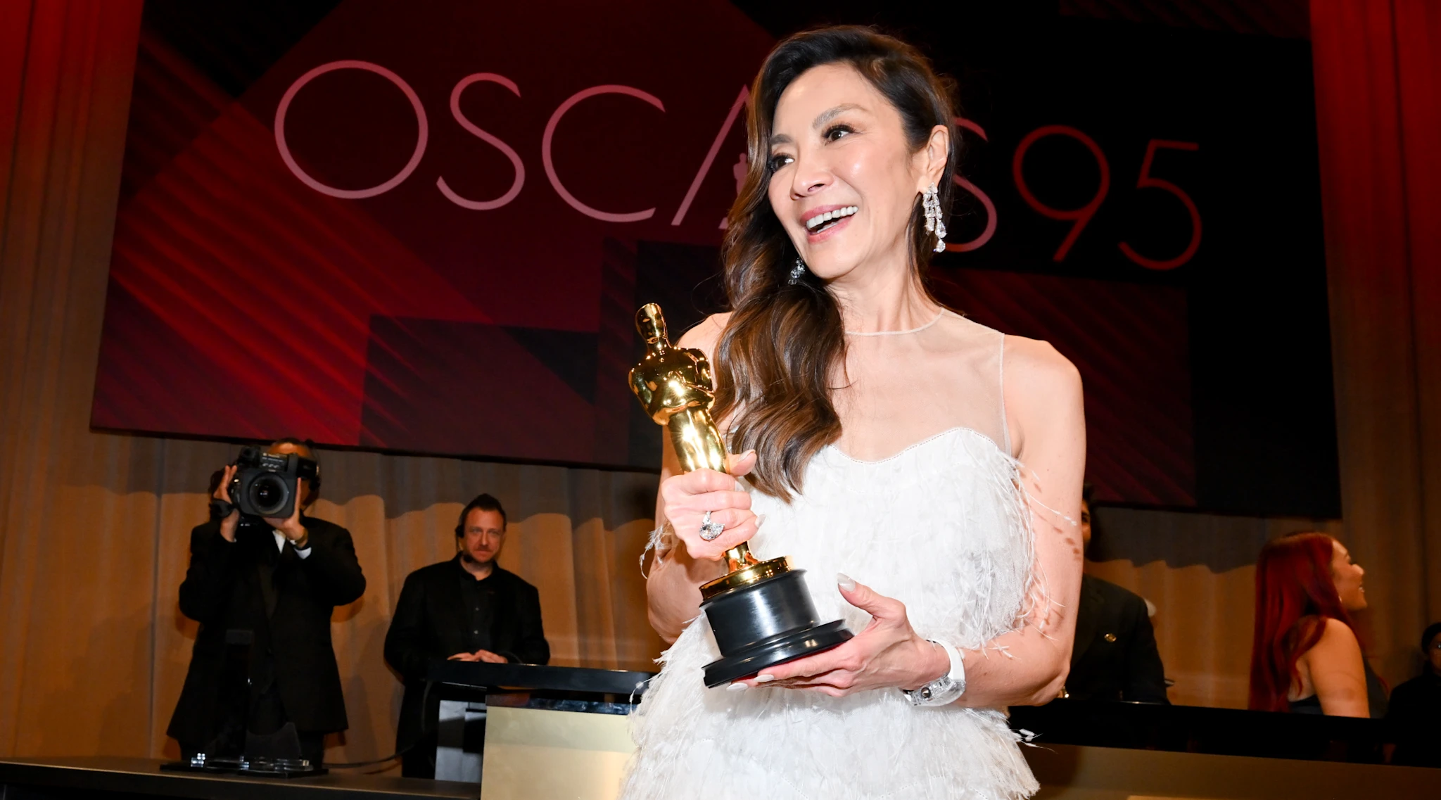Michelle Yeoh Becomes First Asian Artist To Win Best Actress Academy michelle-yeoh-becomes-first-asian-artist-to-win-best-actress-academy