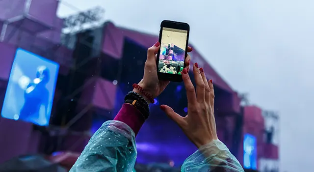 festival smartphone