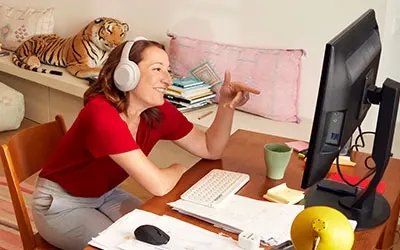 Meisje dat toegang heeft tot de Scarlet webmail