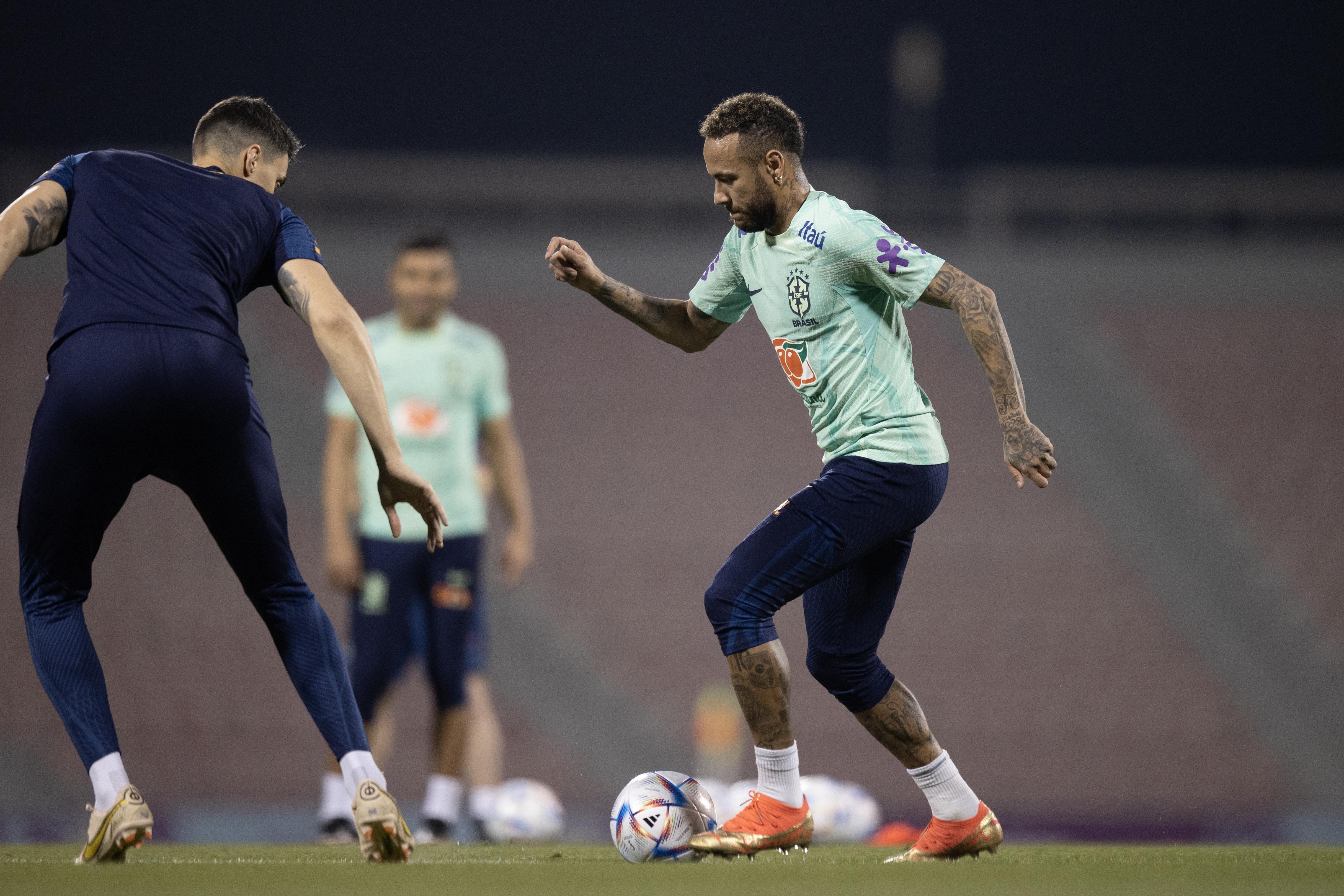 Neymar Jr is back training with the ball before the match against Korea