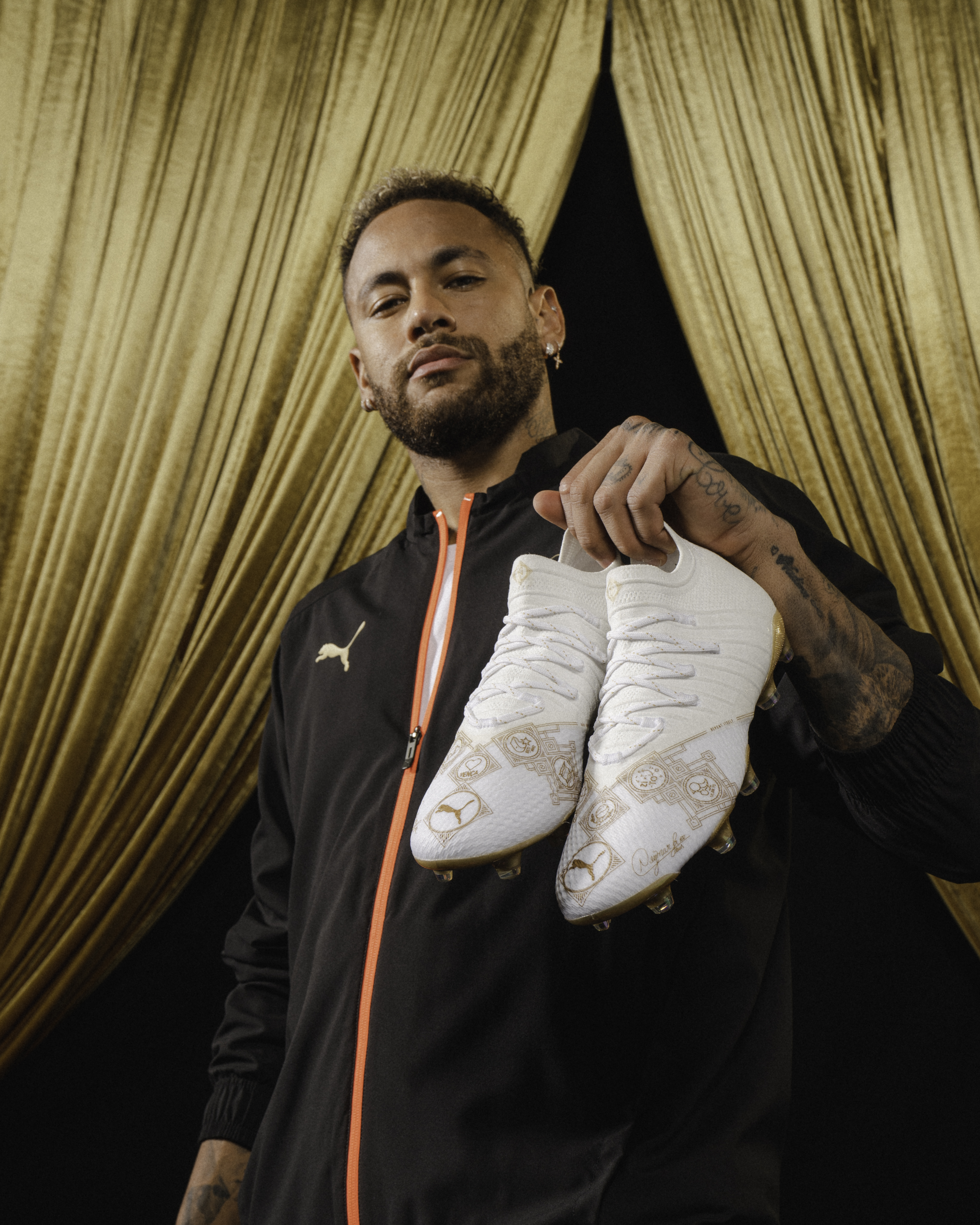 PUMA AND NEYMAR JR. GIFT NJR78 FUTURE BOOTS TO 78 PEOPLE WHO HAVE HELPED  HIM TO BREAK BRAZIL'S GOALSCORING RECORD