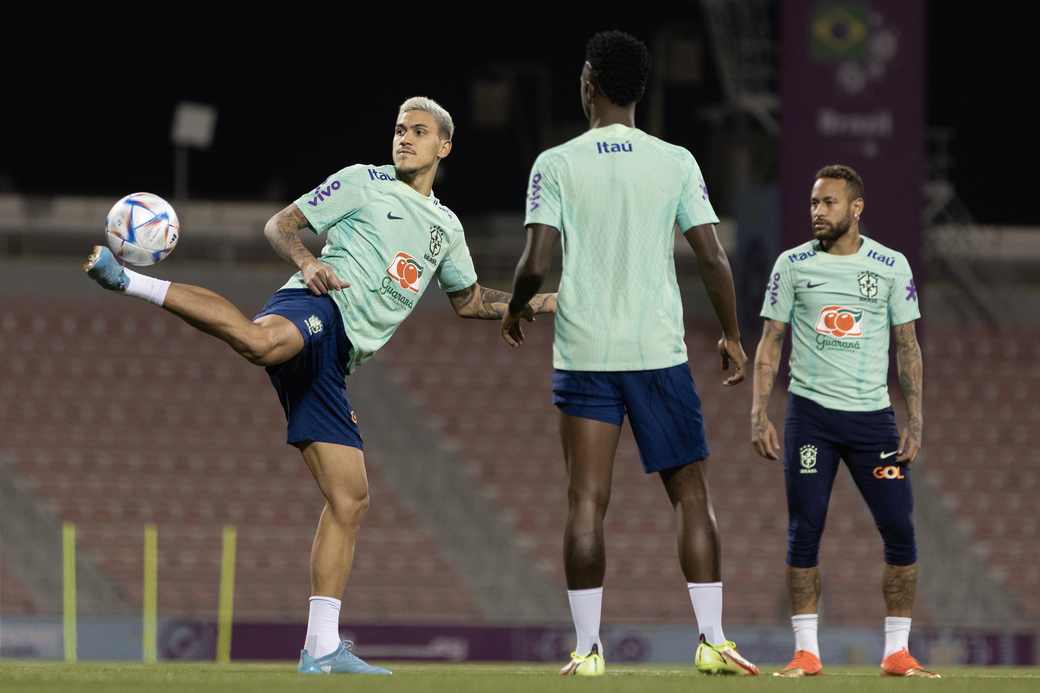 Neymar Jr is back training with the ball before the match against Korea