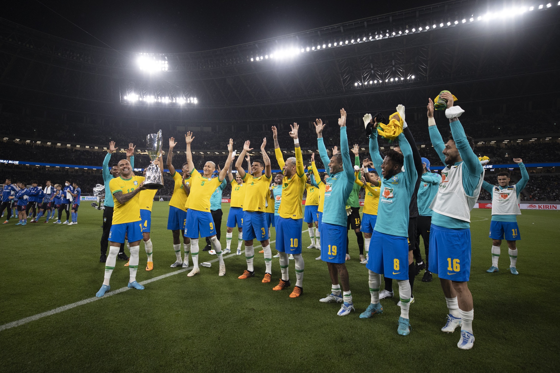 Neymar Jr ends the season with a goal and a victory over Japan  Neymar Jr.