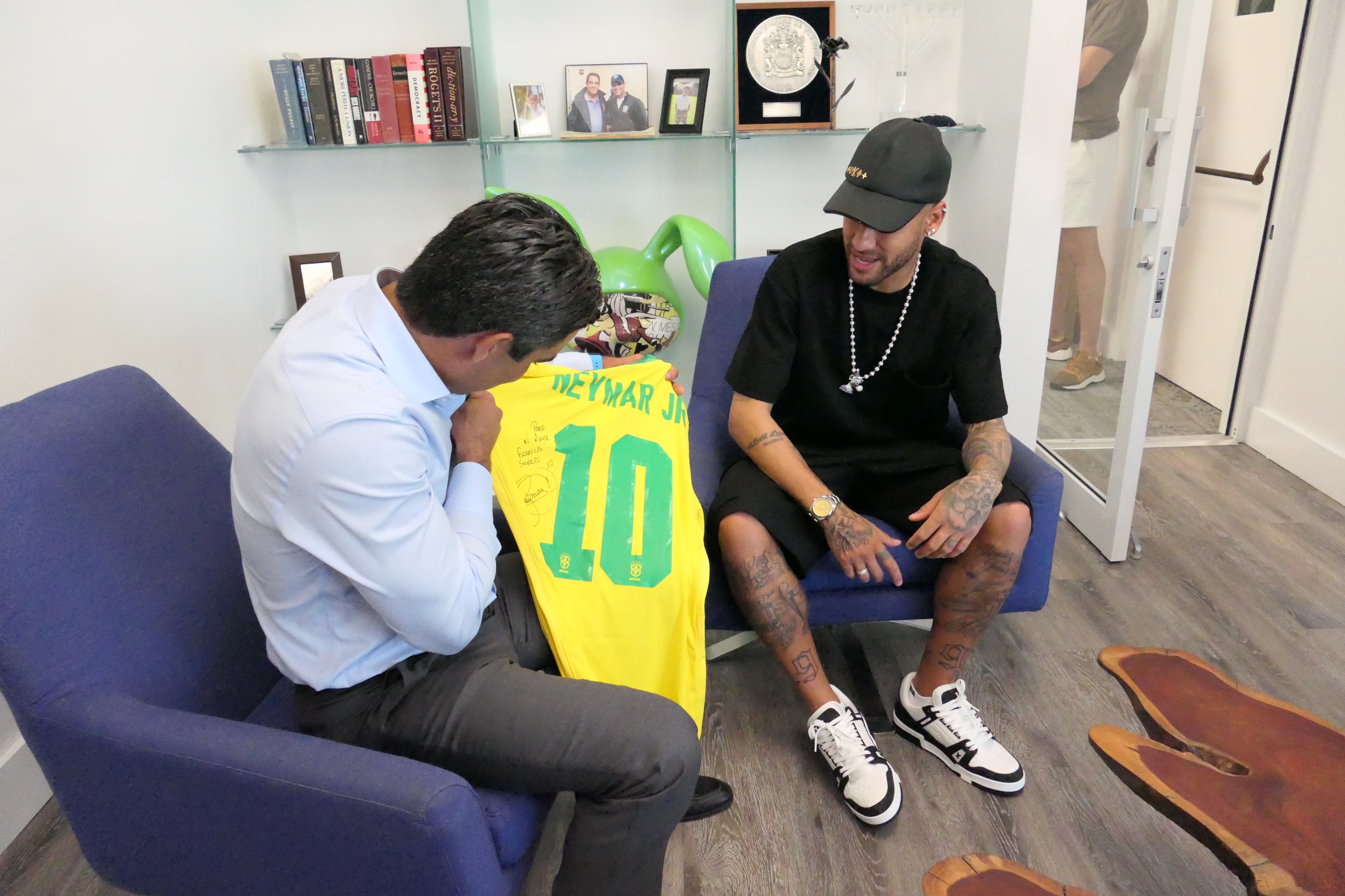 Neymar se convirtió en el máximo goleador de la historia de Brasil | Foto: CNN   