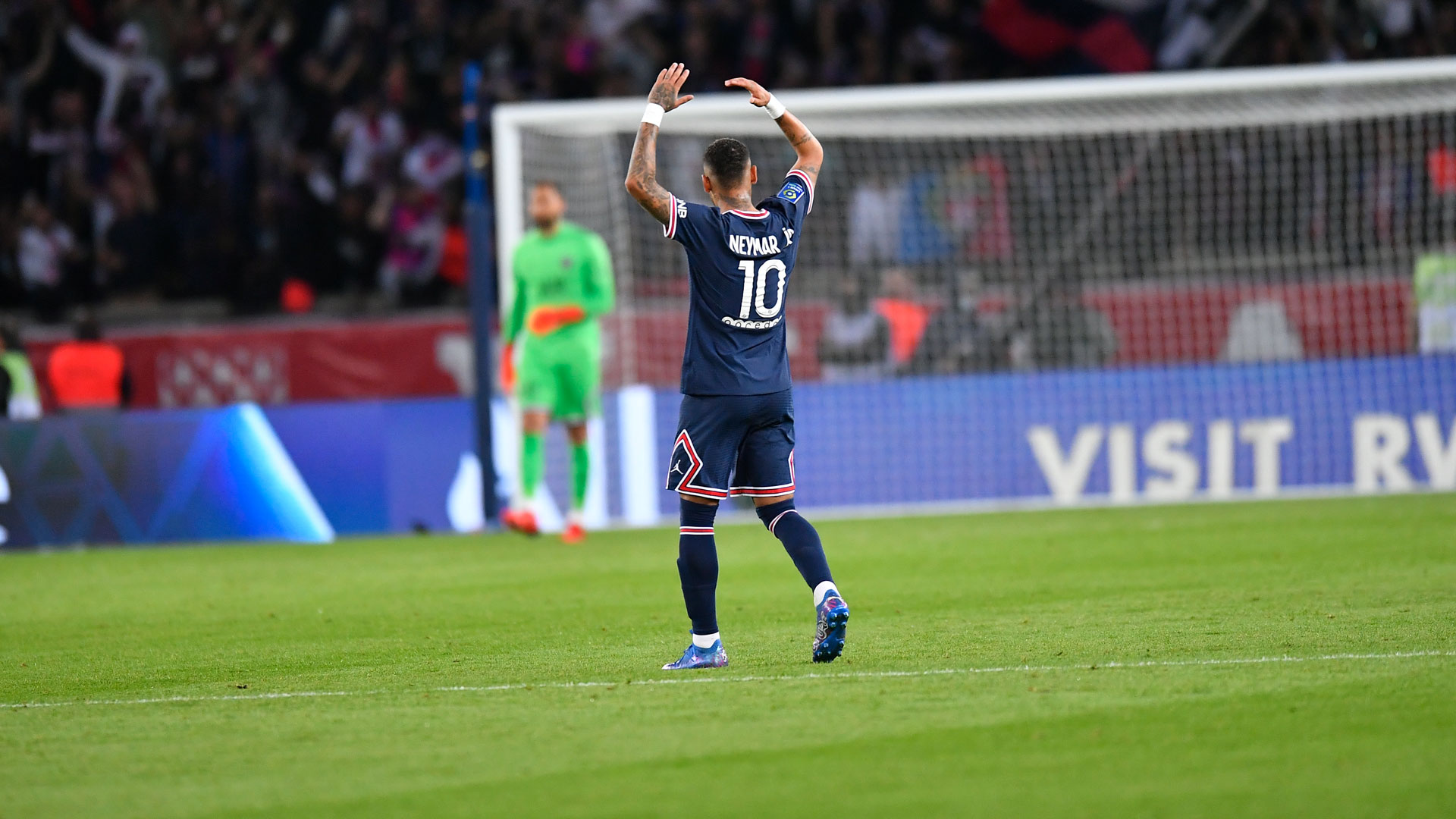 Neymar volta a jogar e em alto estilo, marcando gols pelo PSG; confira