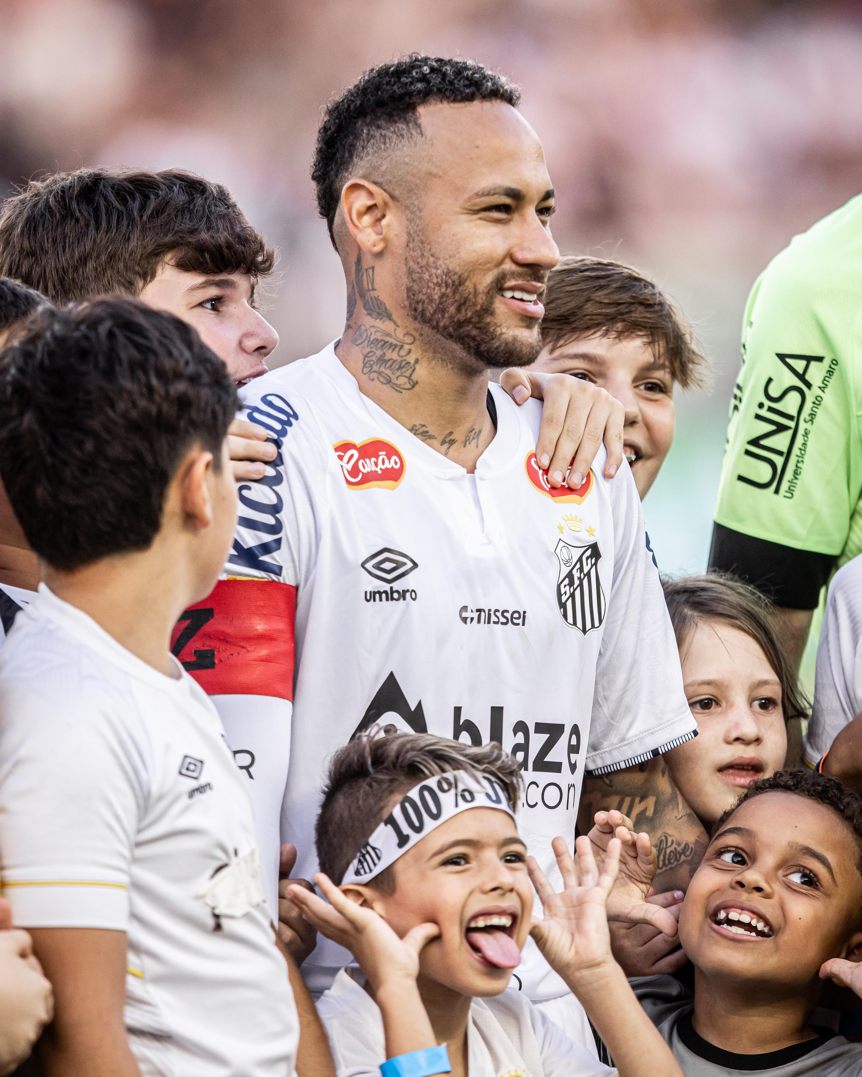 Neymar Jr scores an "Olympic goal" and Santos FC advances in the Paulista |  Neymar Jr.
