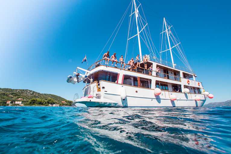 Croatia One-way Sail Split to Dubrovnik | Busabout