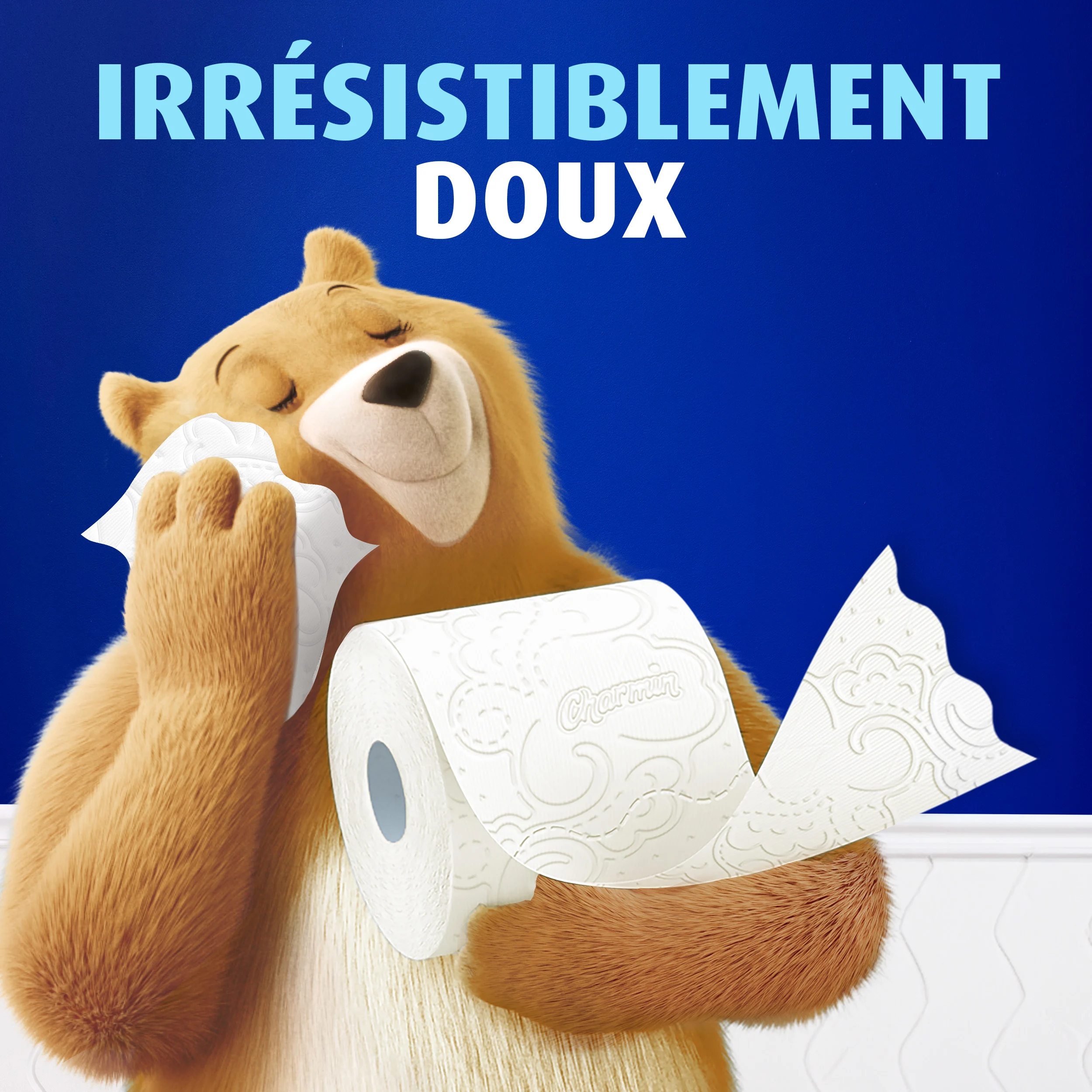 Démonstration de la feuille Ultra Soft à bordure ondulée qui se déchire en douceur comparativement à une feuille du concurrent