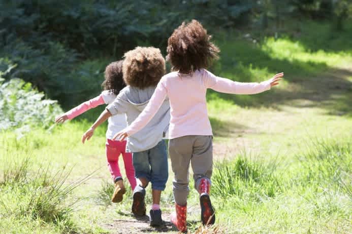 3 kids playing