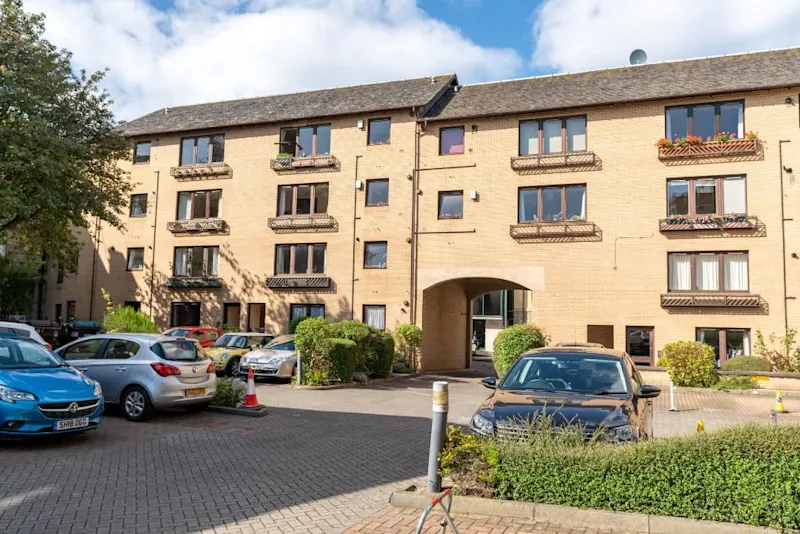 Two Bedroom Apartment in Newington