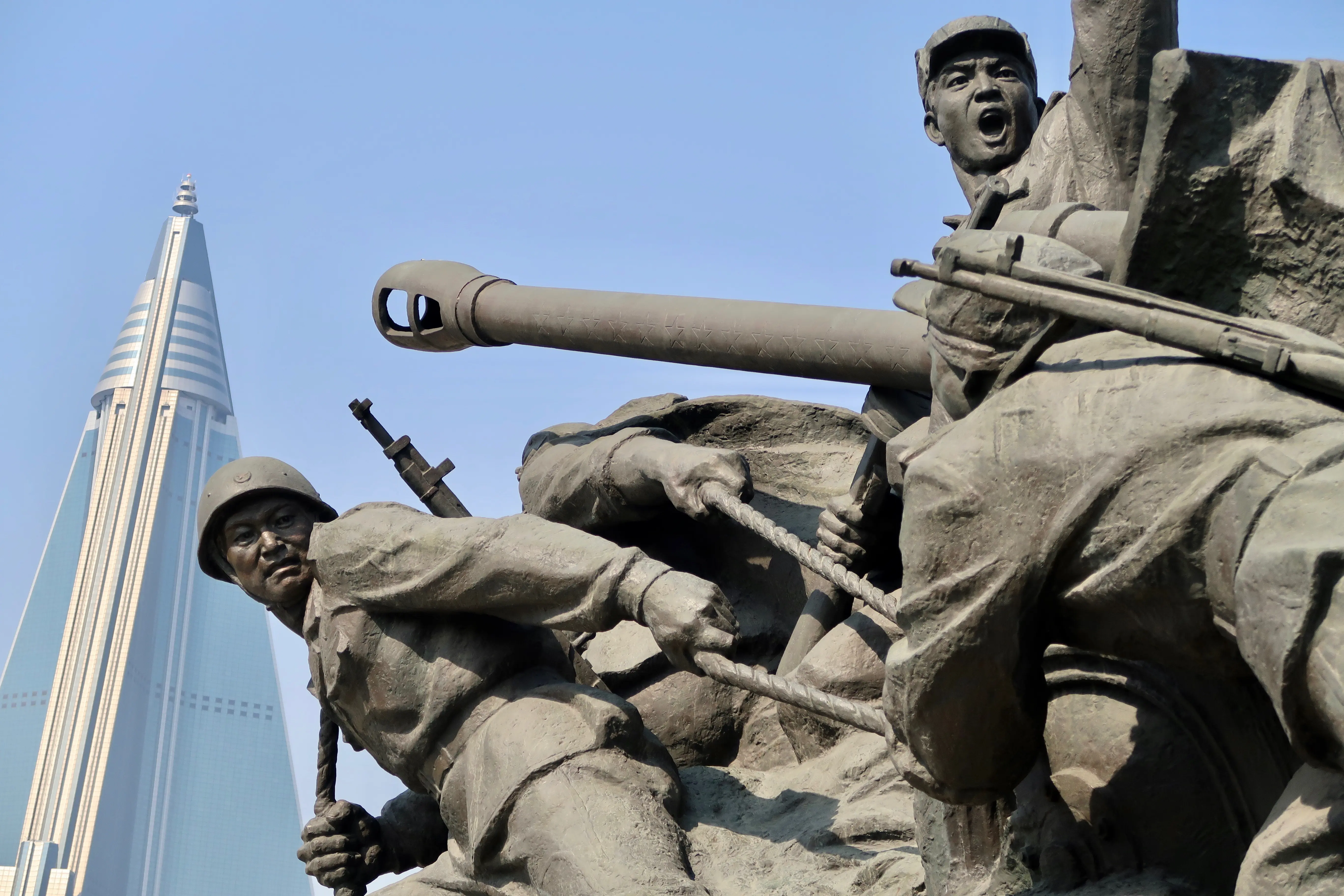 Statues in front of Ryugyong