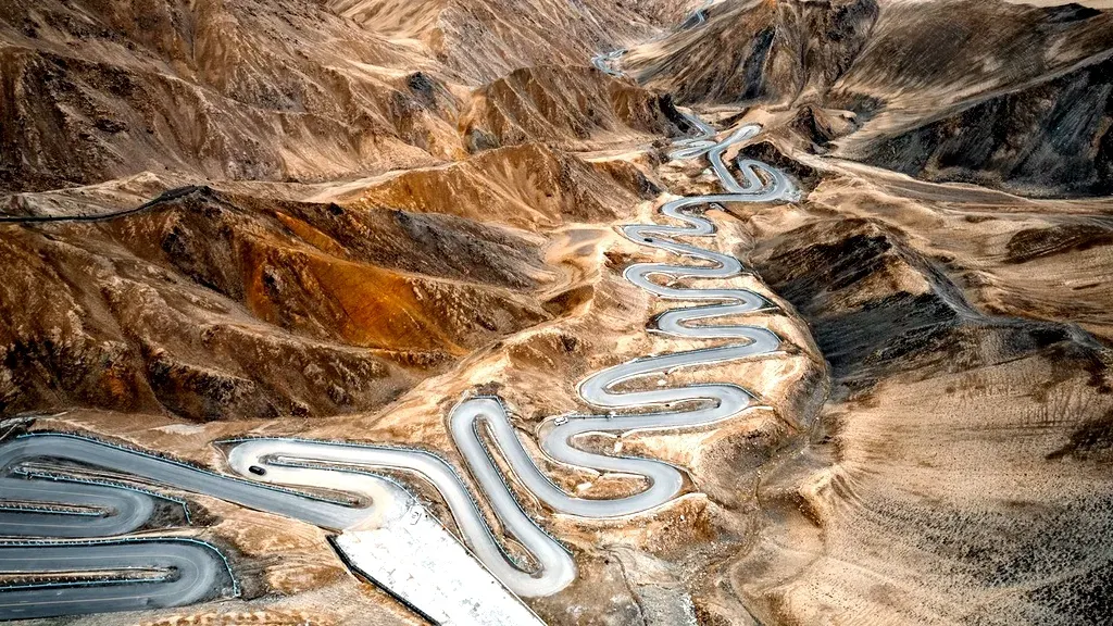 panlong_mountain_road.webp